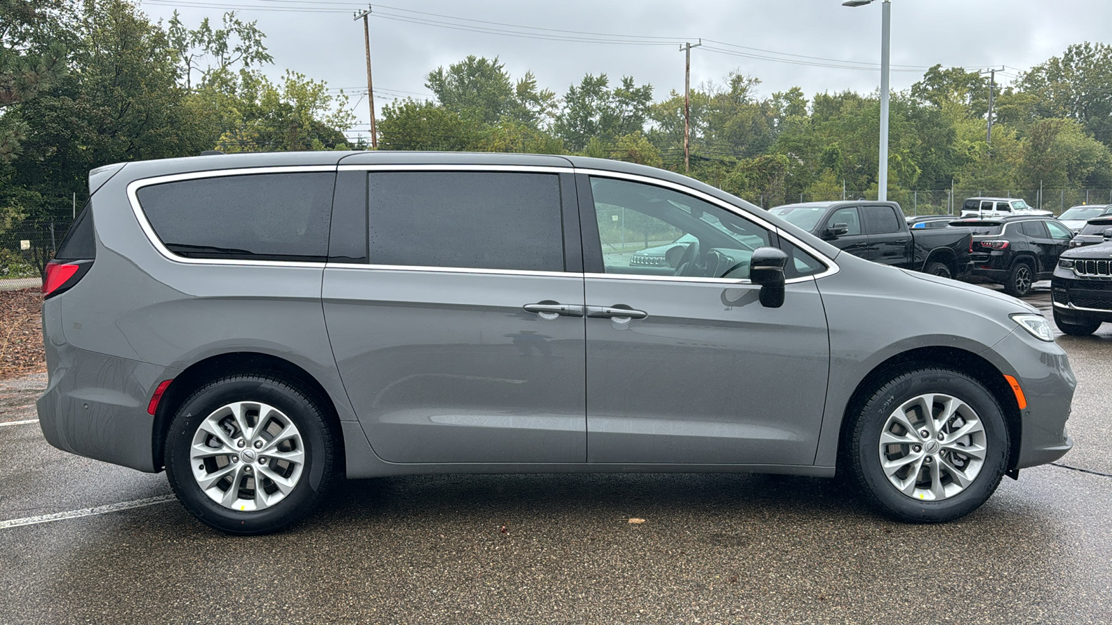 2025 Chrysler Pacifica  6