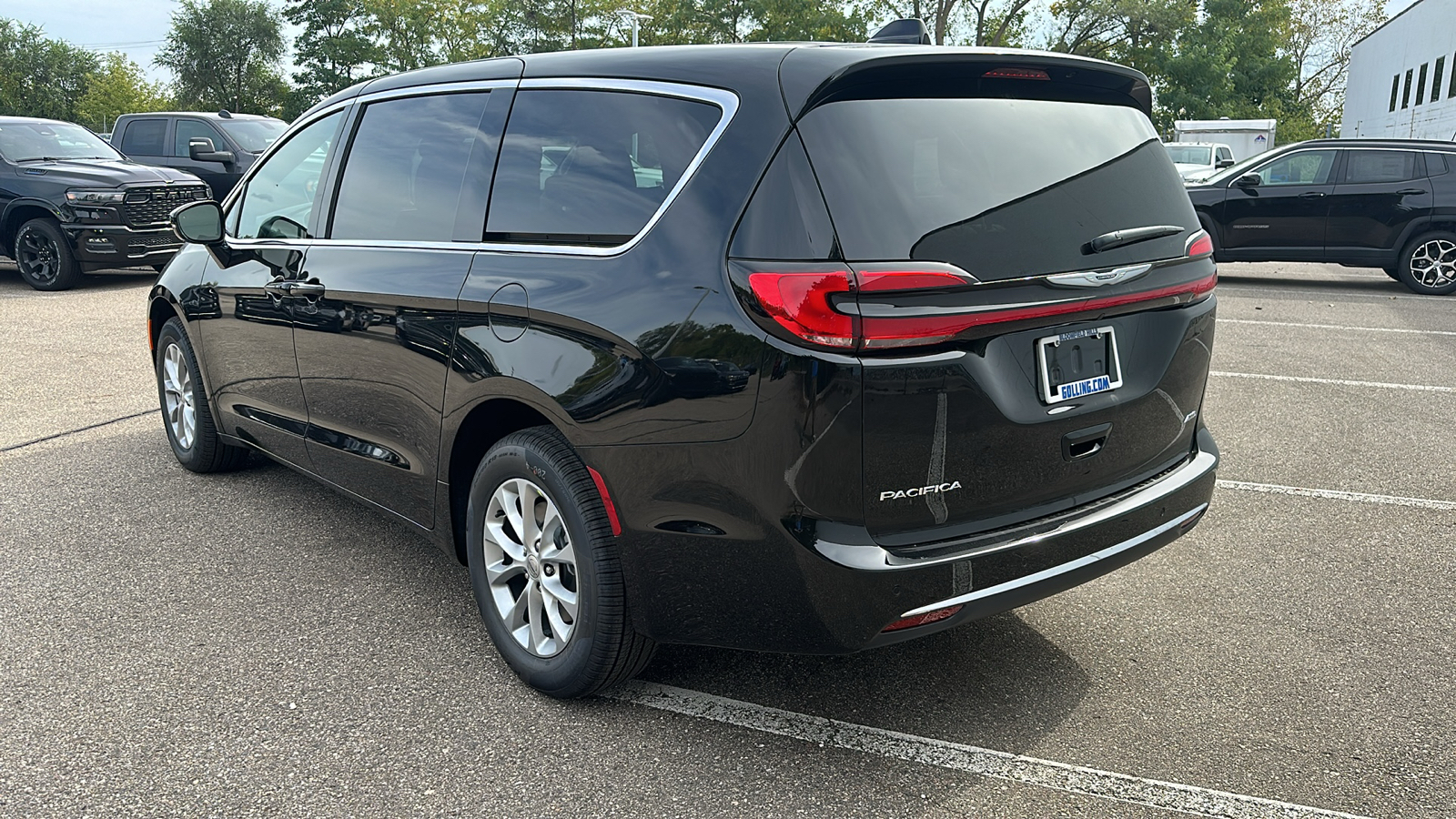 2025 Chrysler Pacifica  3