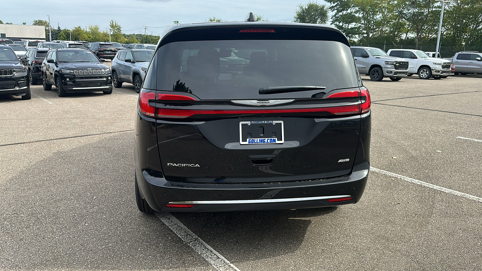 2025 Chrysler Pacifica  4