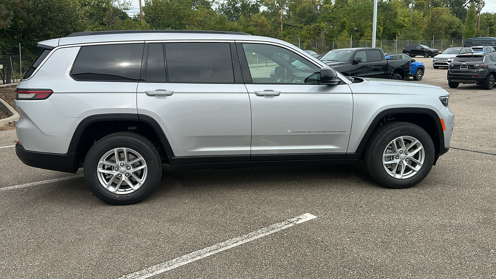 2025 Jeep Grand Cherokee L Laredo 6