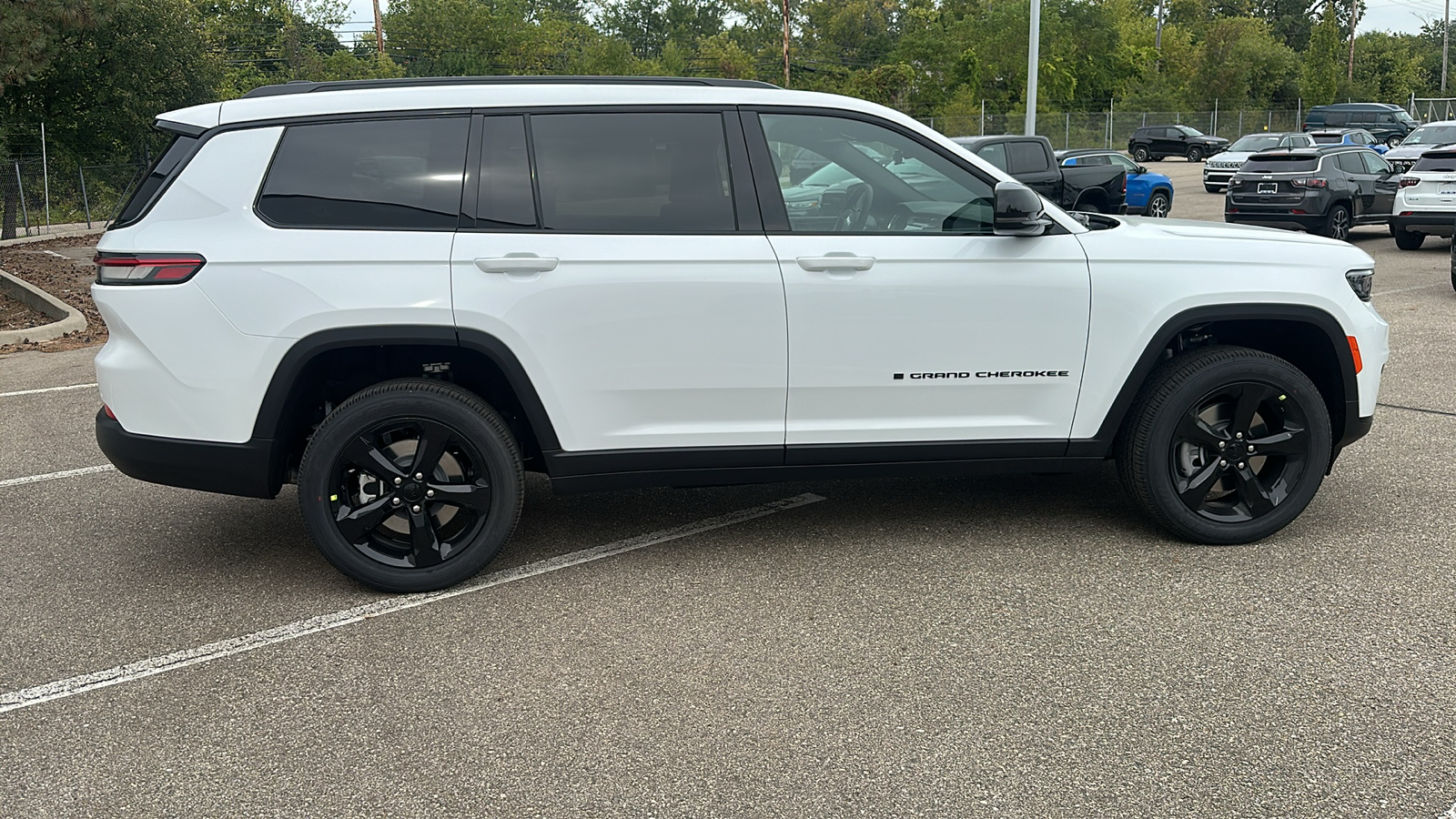 2025 Jeep Grand Cherokee L Altitude 6