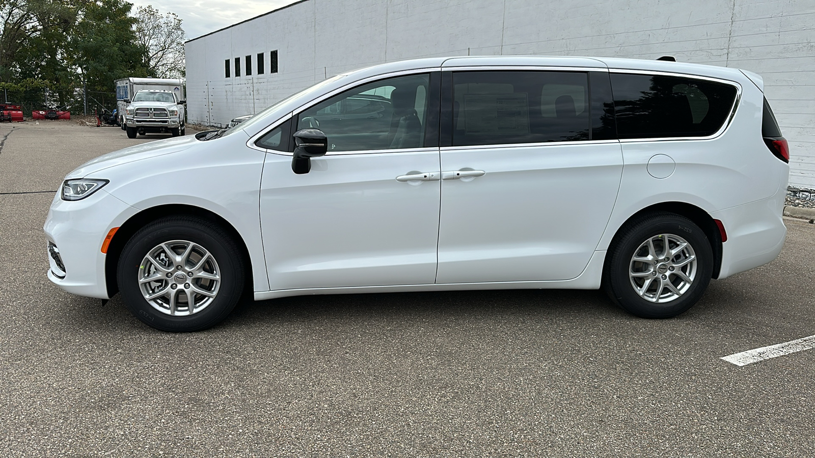 2025 Chrysler Pacifica  2