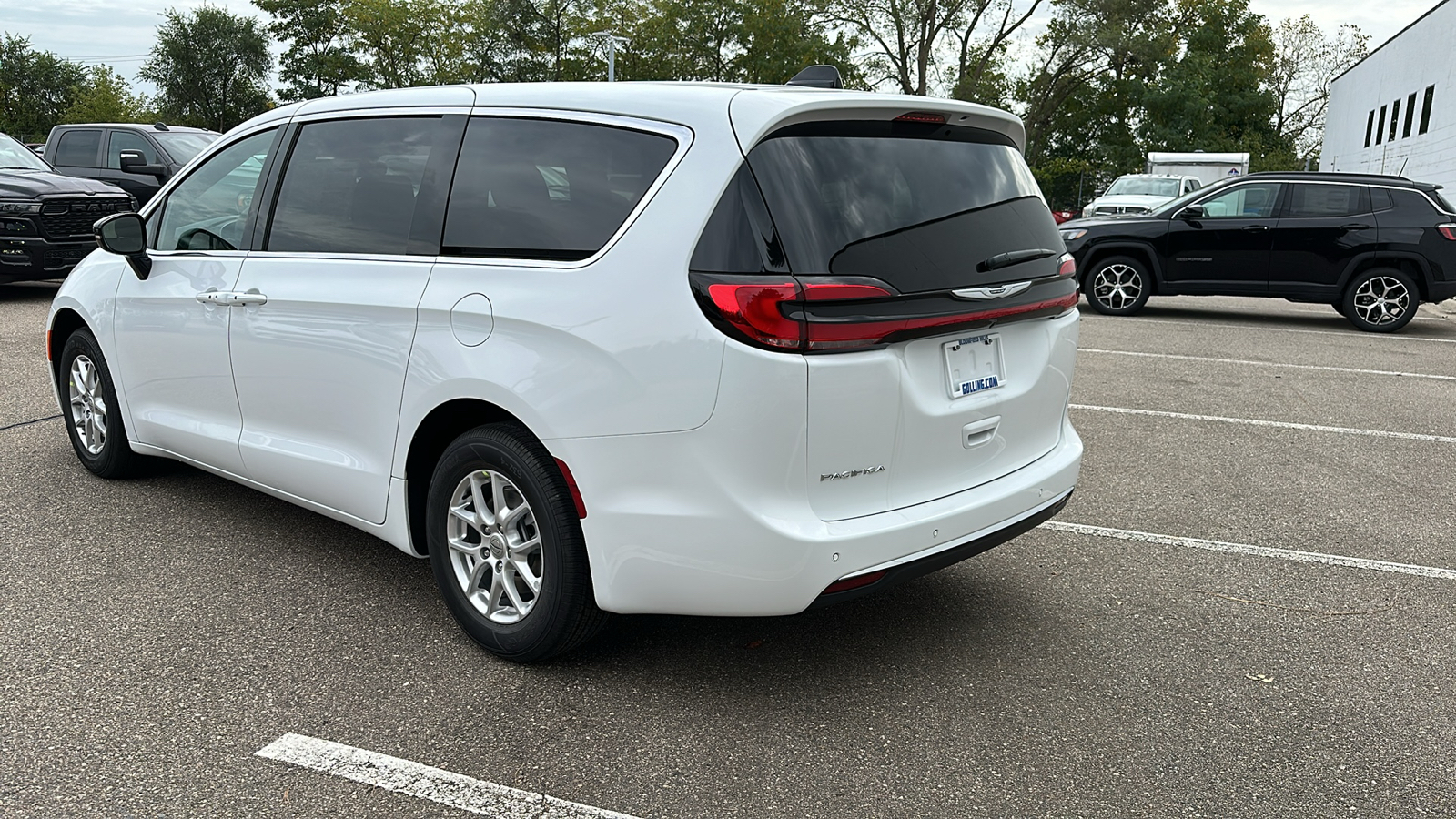 2025 Chrysler Pacifica  3