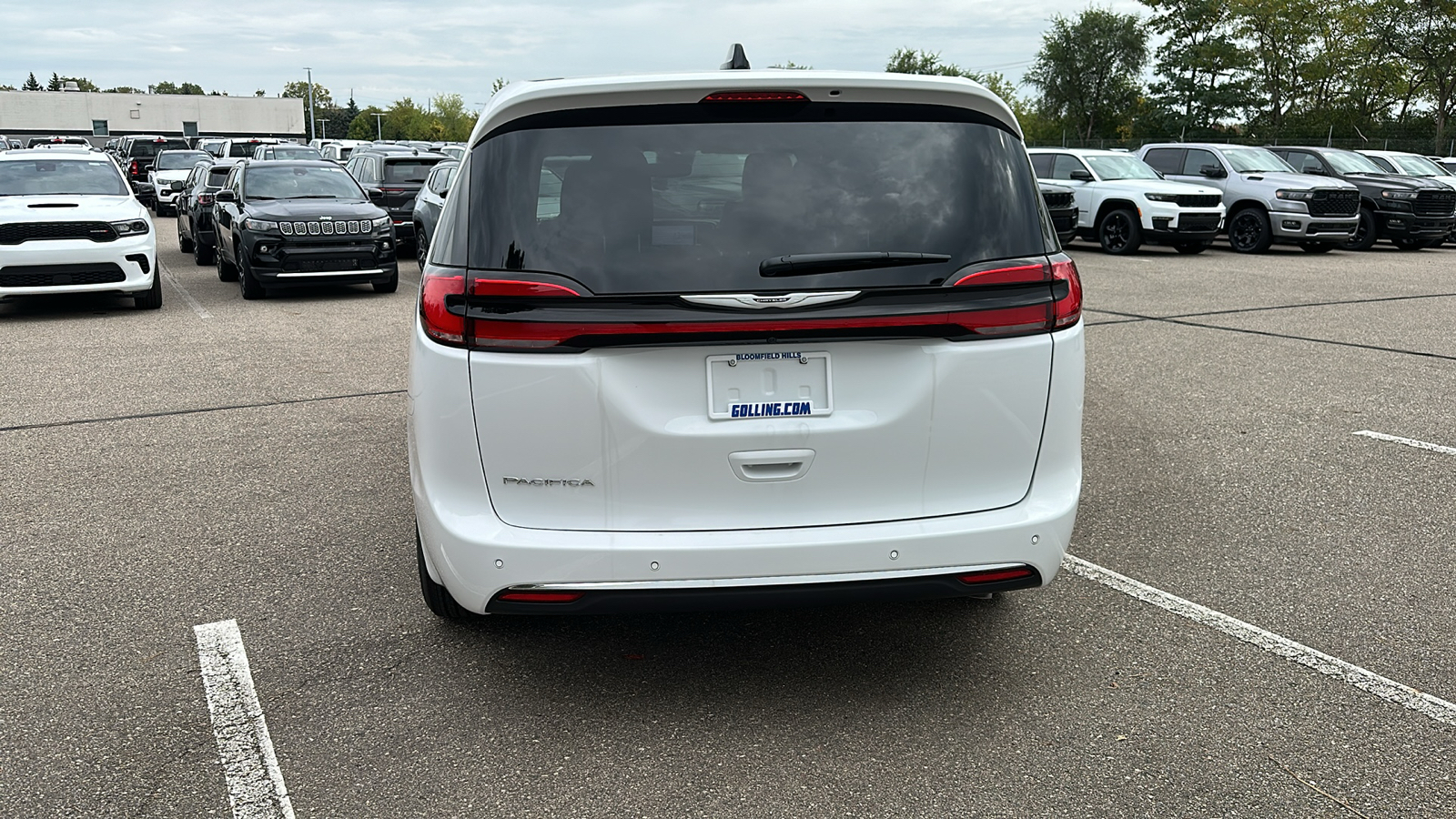 2025 Chrysler Pacifica  4