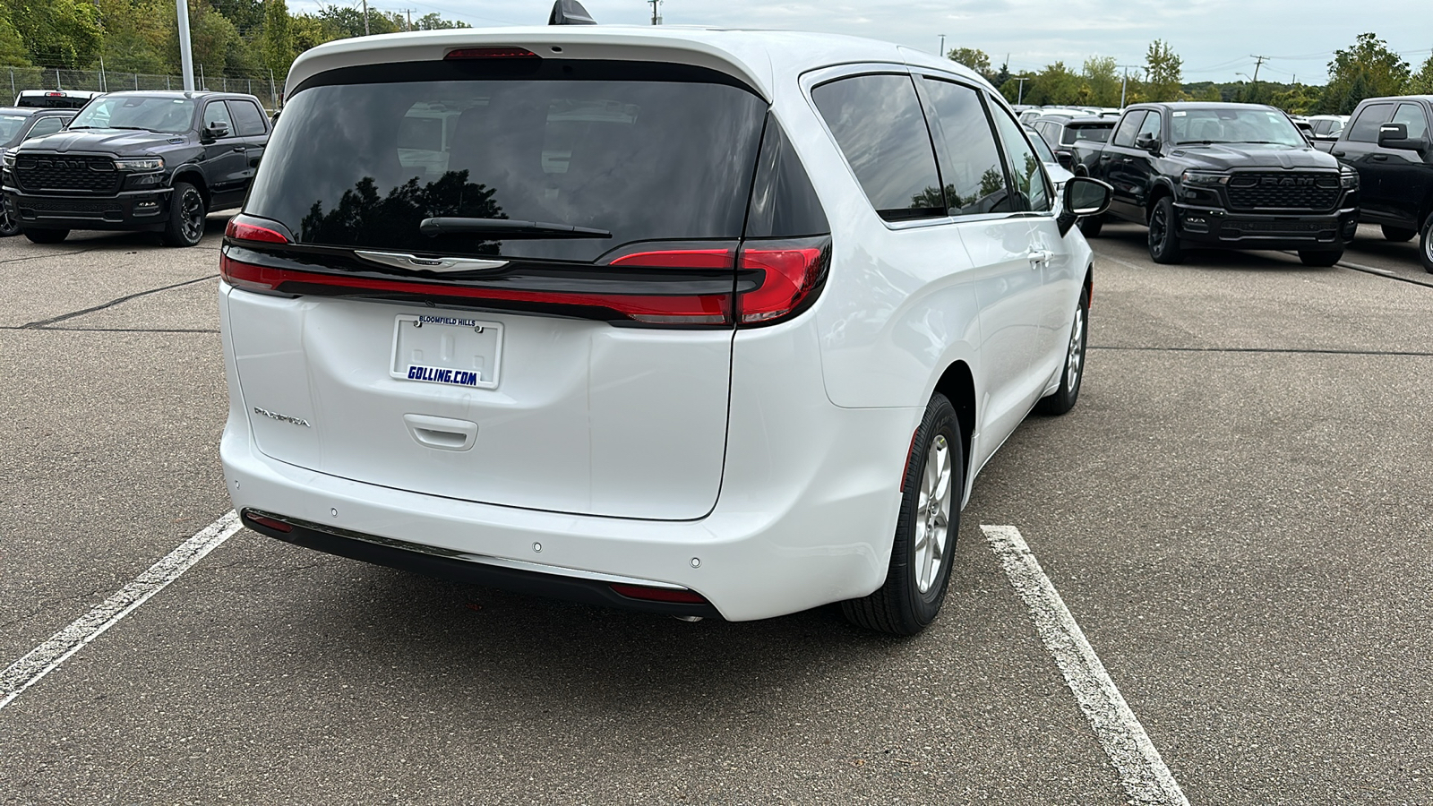 2025 Chrysler Pacifica  5