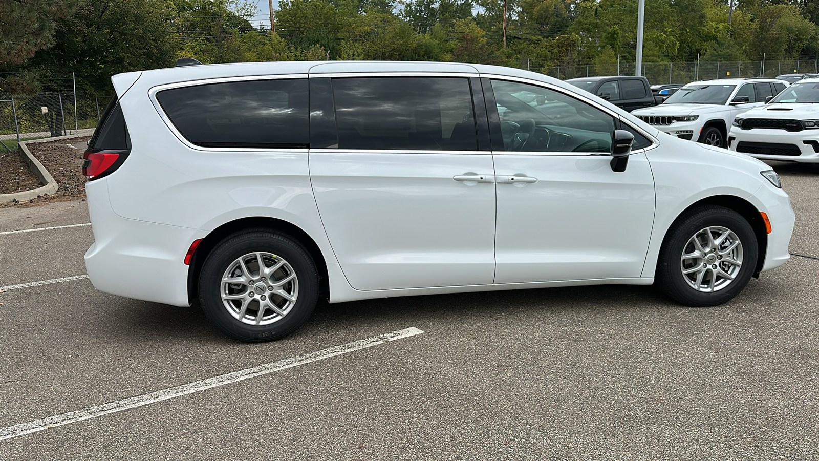 2025 Chrysler Pacifica  6