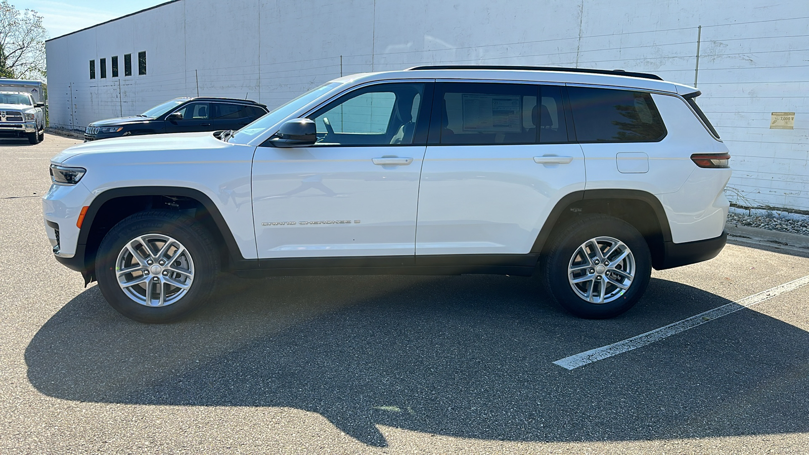 2025 Jeep Grand Cherokee L Laredo 2