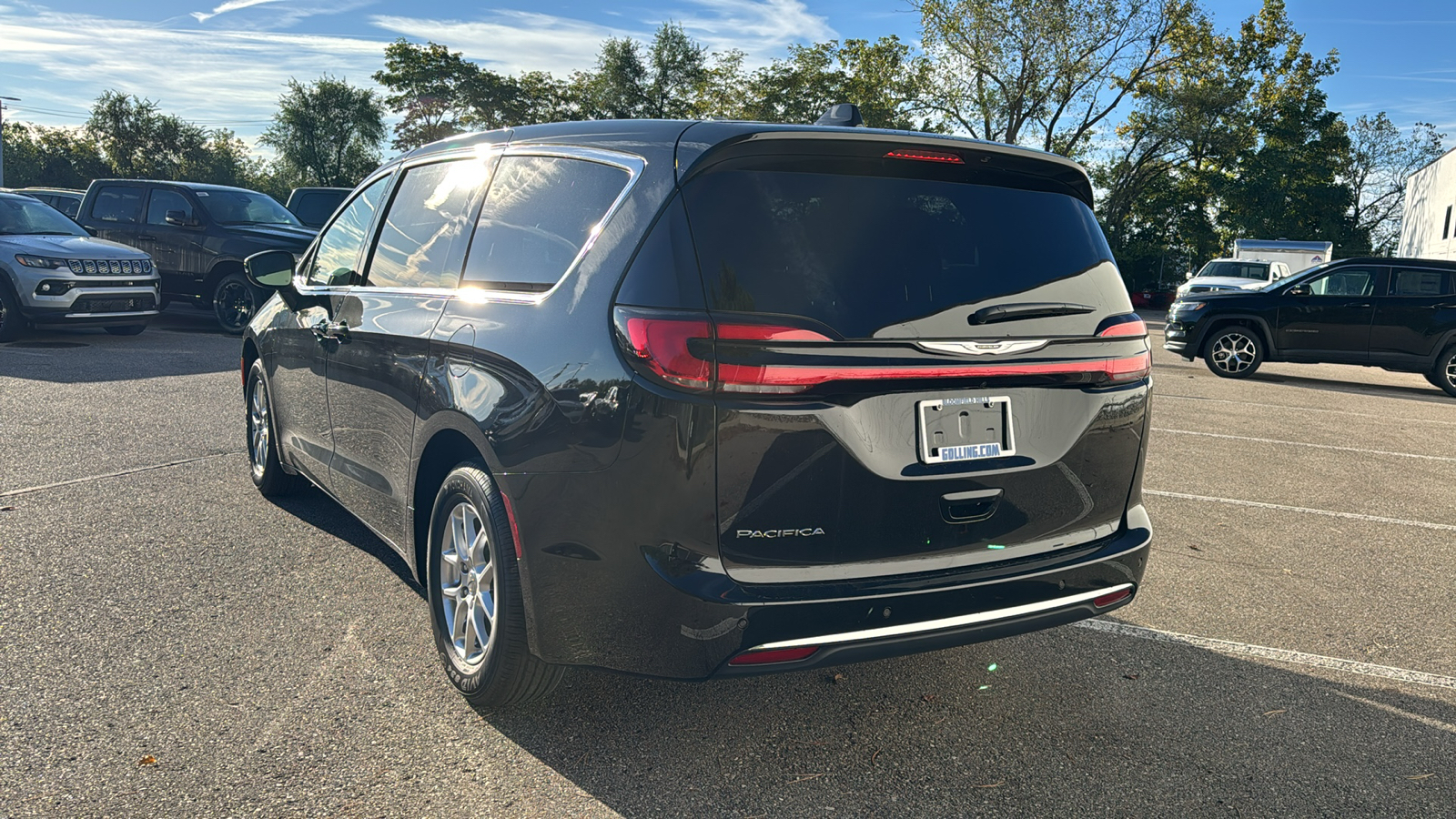 2025 Chrysler Pacifica  3