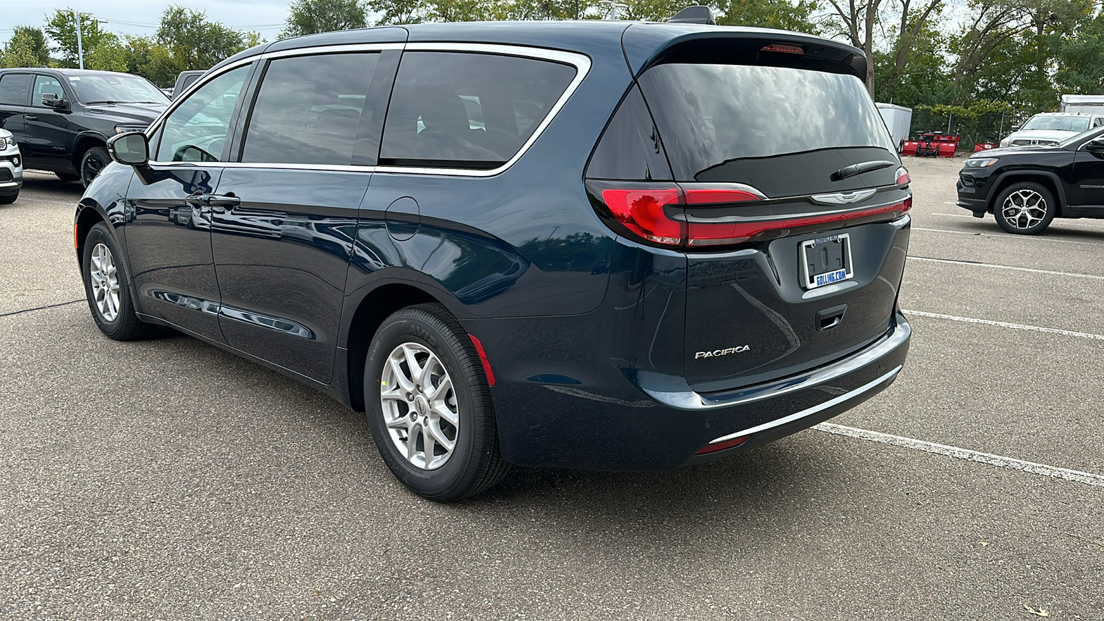 2025 Chrysler Pacifica  3