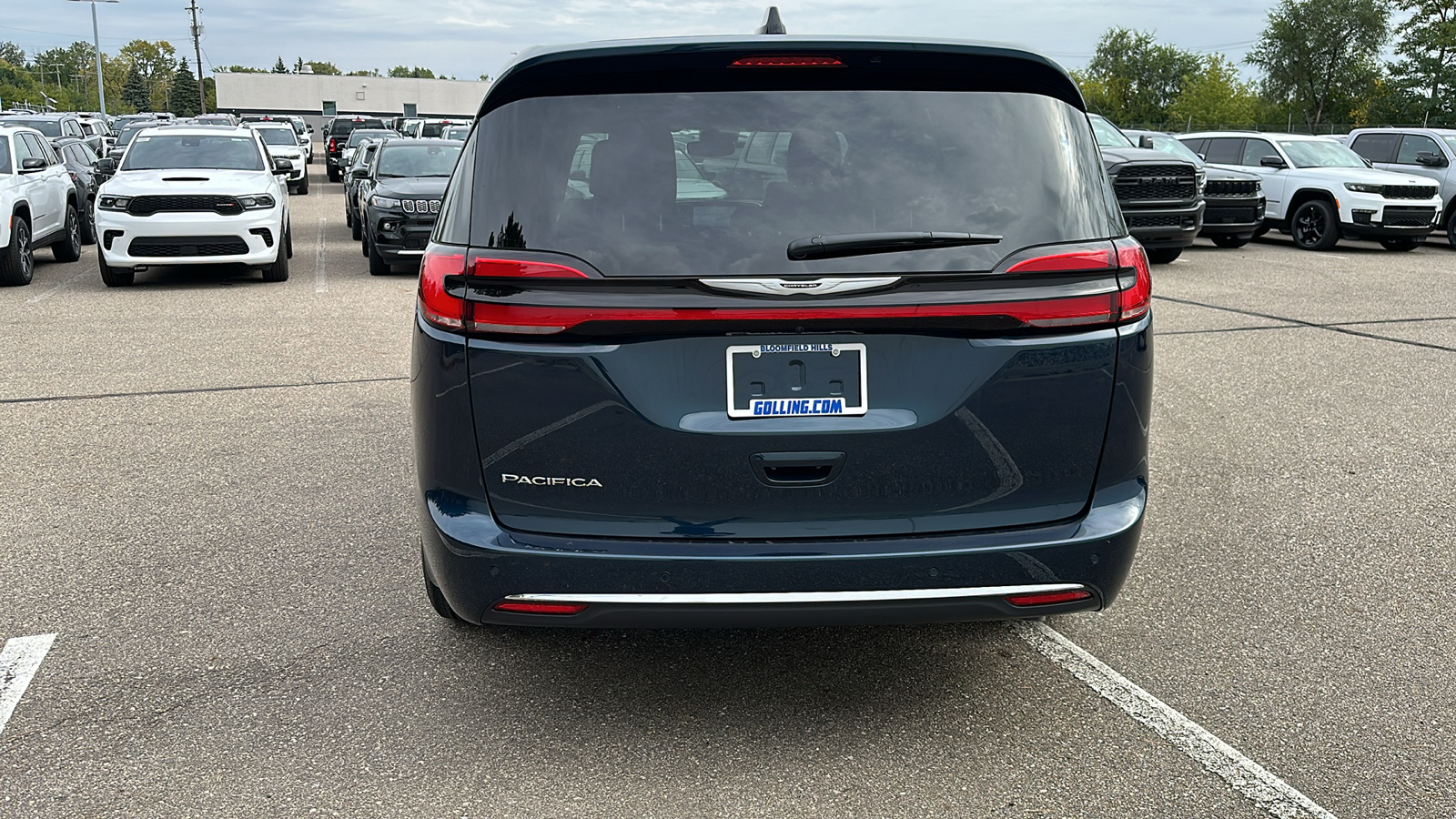 2025 Chrysler Pacifica  4