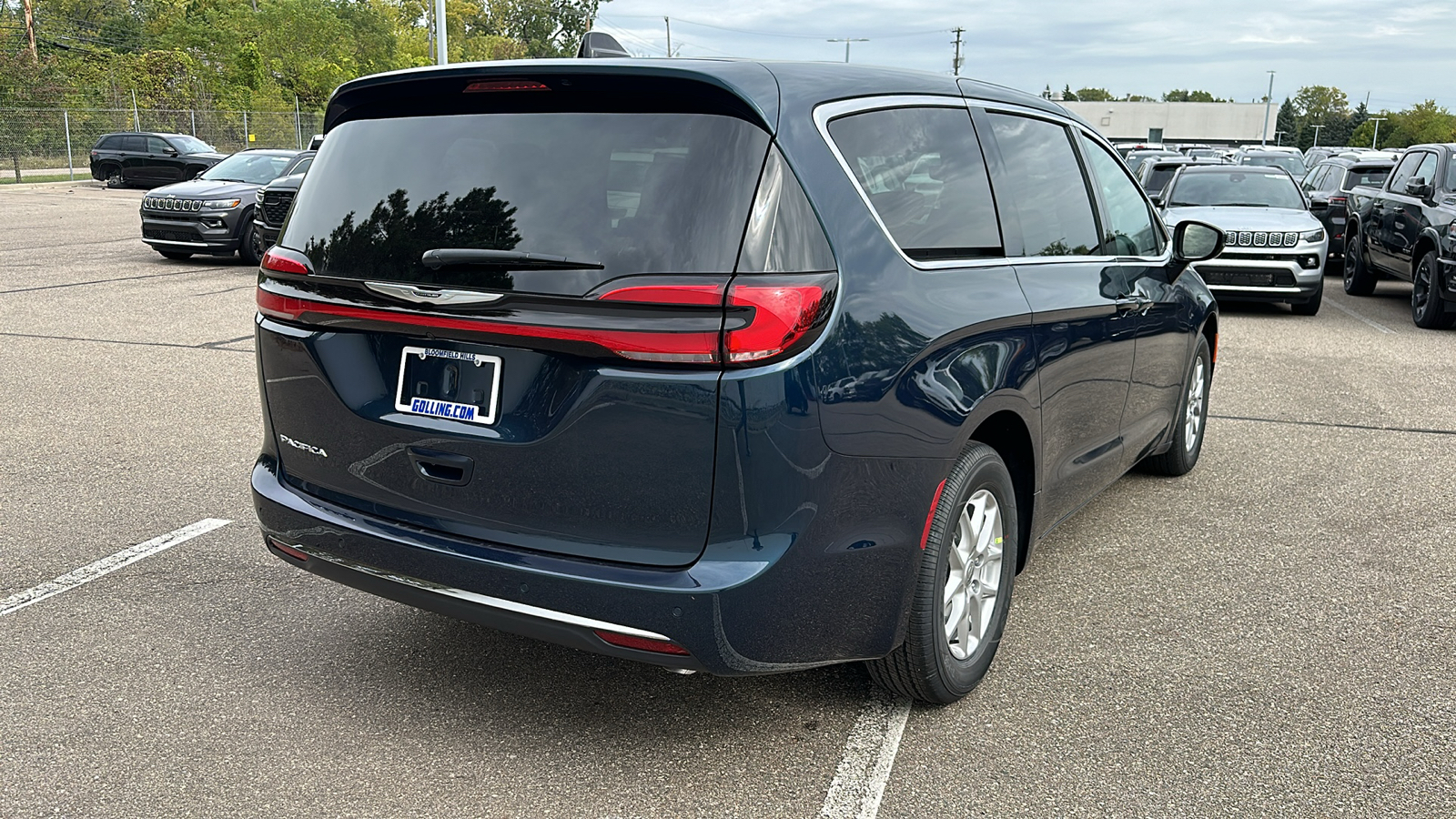 2025 Chrysler Pacifica  5