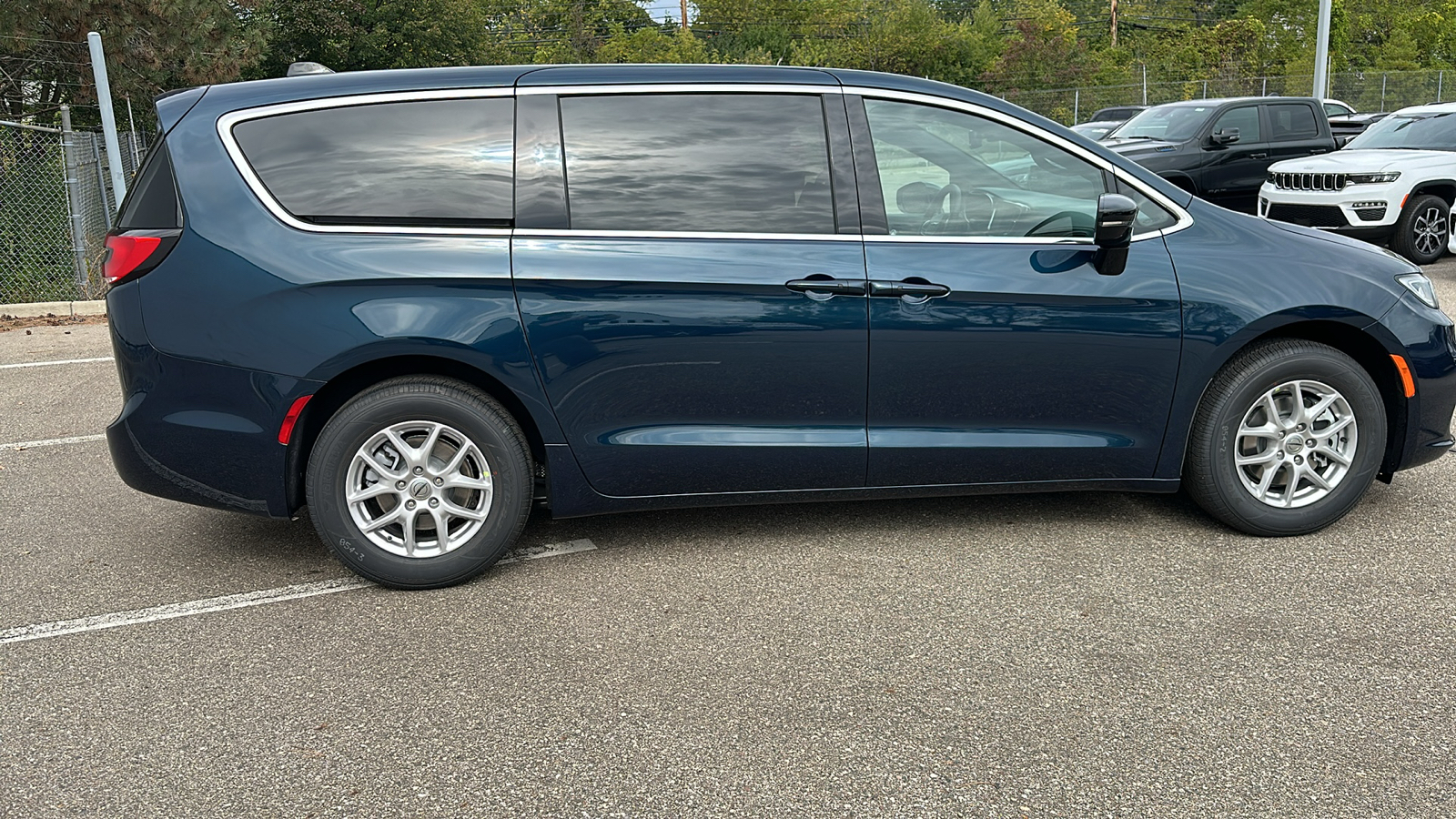 2025 Chrysler Pacifica  6