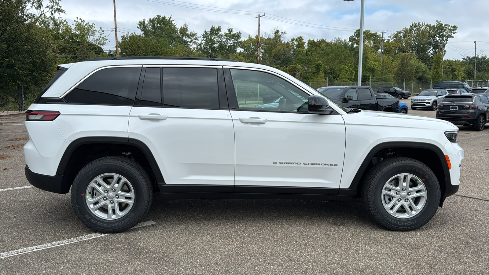 2025 Jeep Grand Cherokee Laredo 6