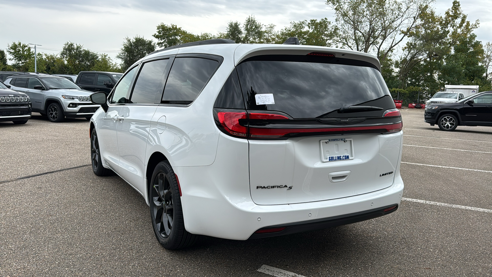 2025 Chrysler Pacifica Limited 3