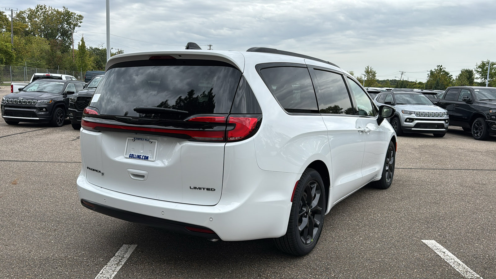 2025 Chrysler Pacifica Limited 5