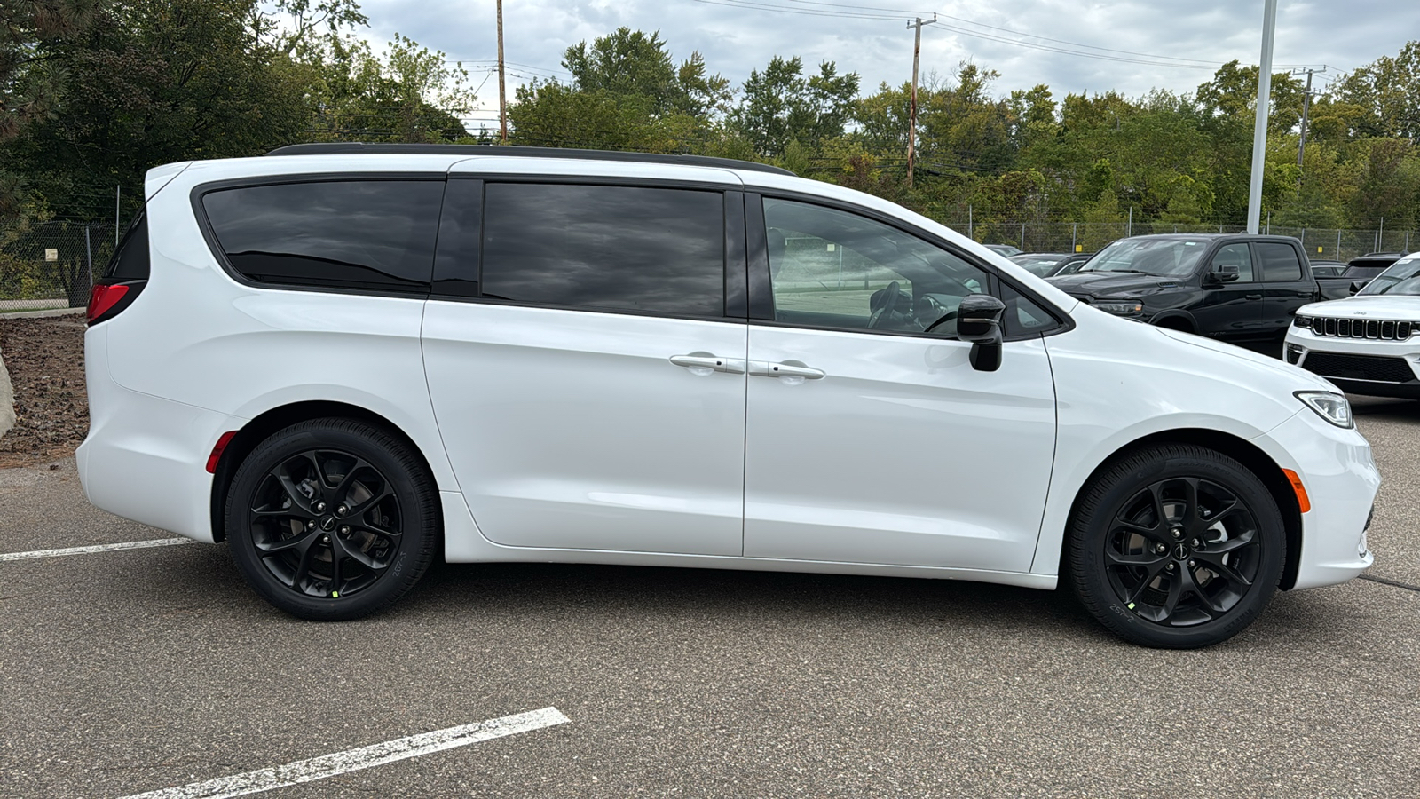 2025 Chrysler Pacifica Limited 6