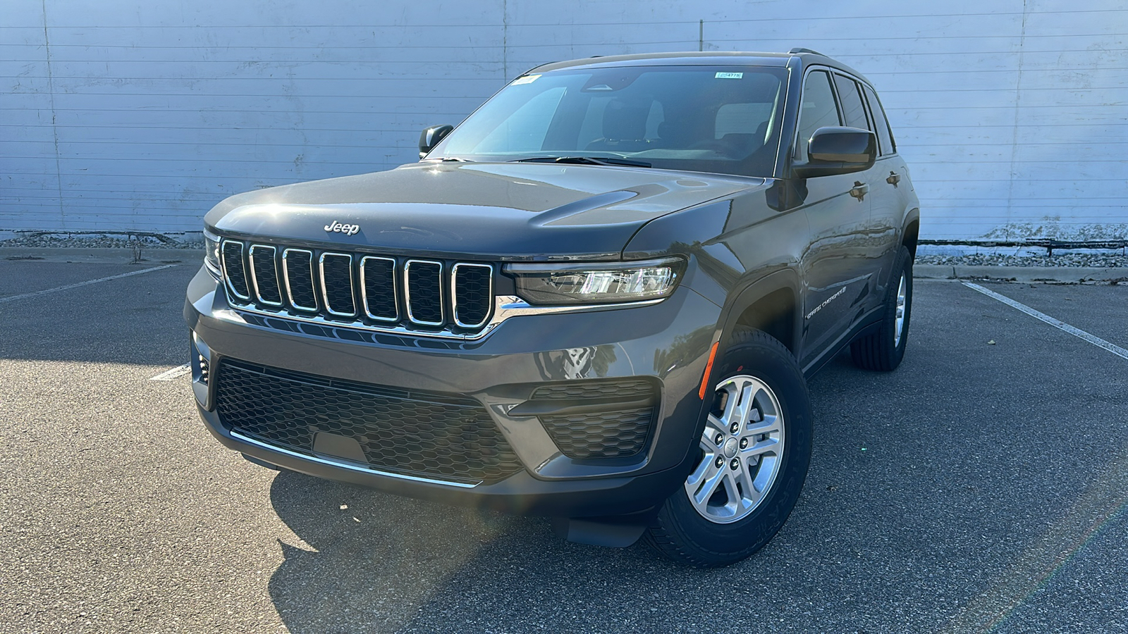 2025 Jeep Grand Cherokee Laredo 1