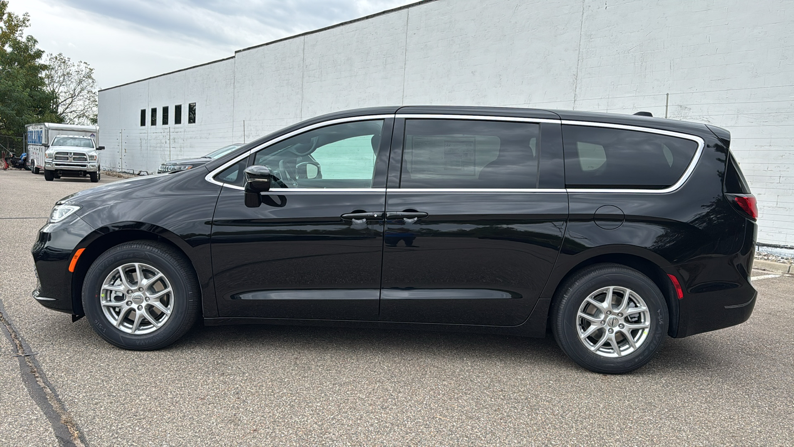 2025 Chrysler Pacifica  2