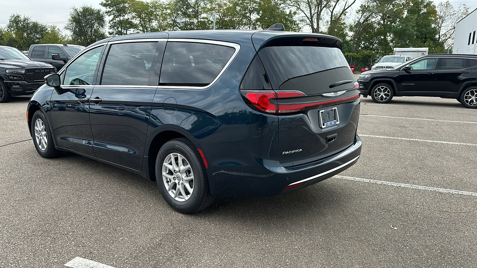 2025 Chrysler Pacifica  3