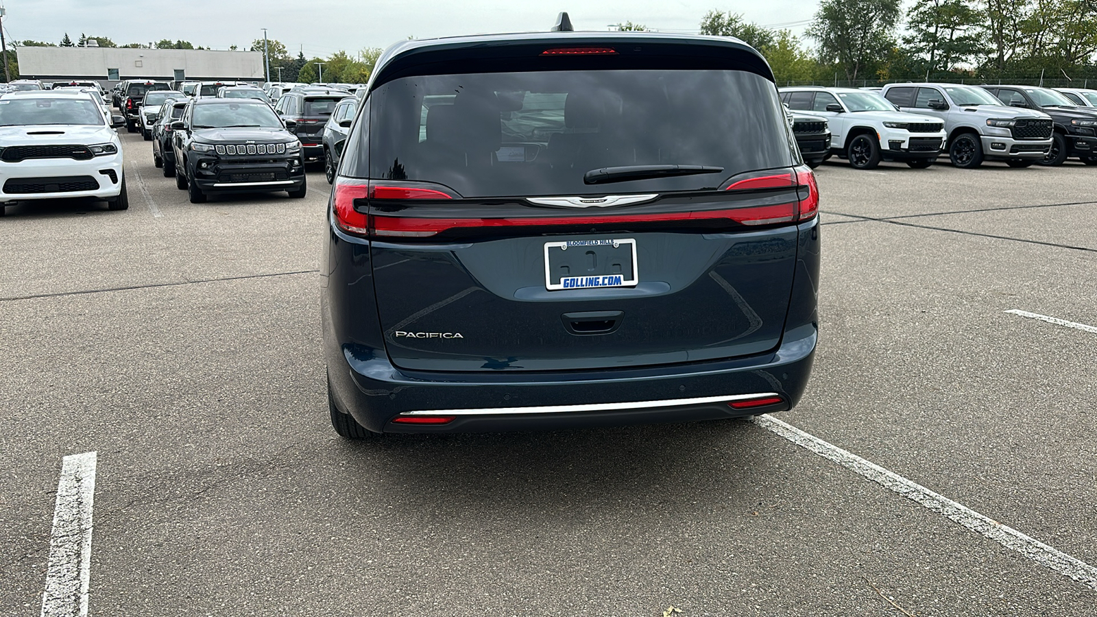 2025 Chrysler Pacifica  4