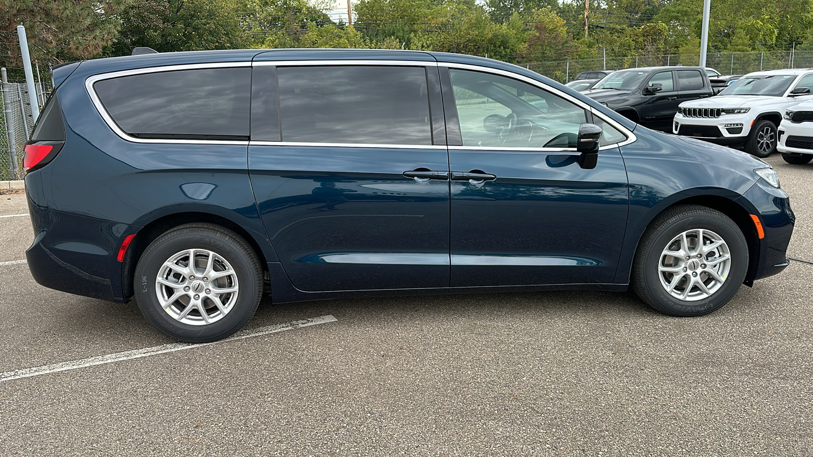 2025 Chrysler Pacifica  6