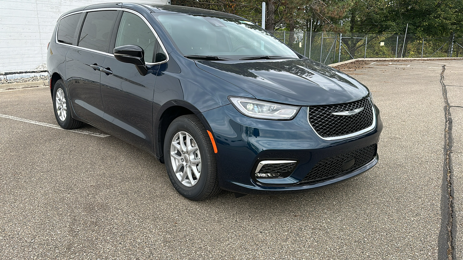 2025 Chrysler Pacifica  7