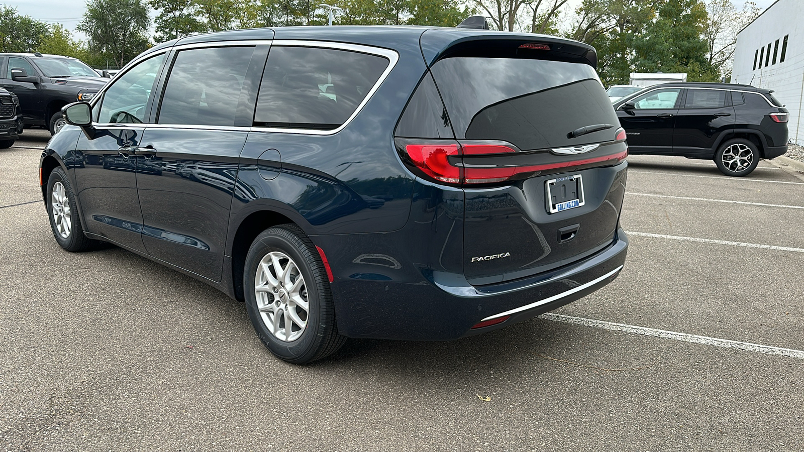 2025 Chrysler Pacifica  3