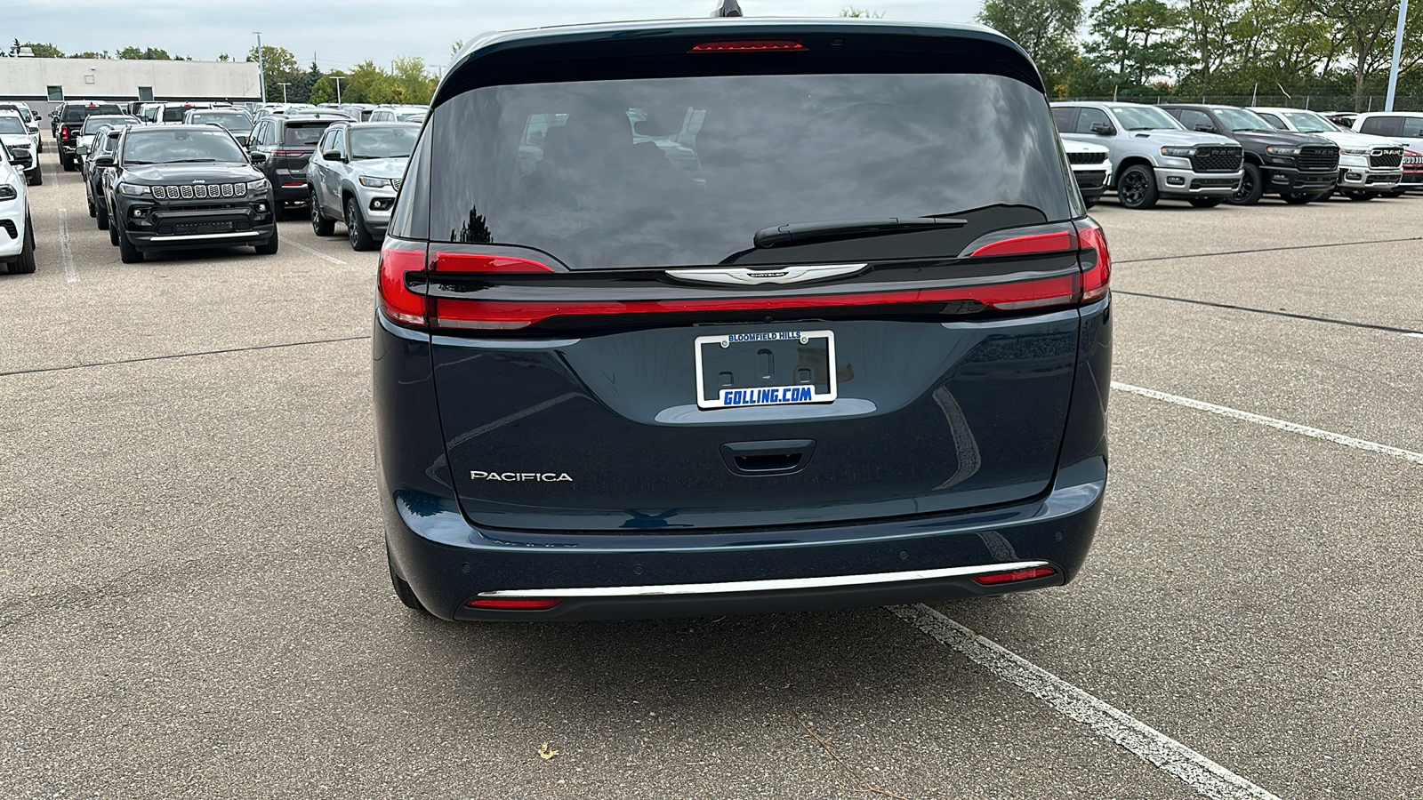 2025 Chrysler Pacifica  4