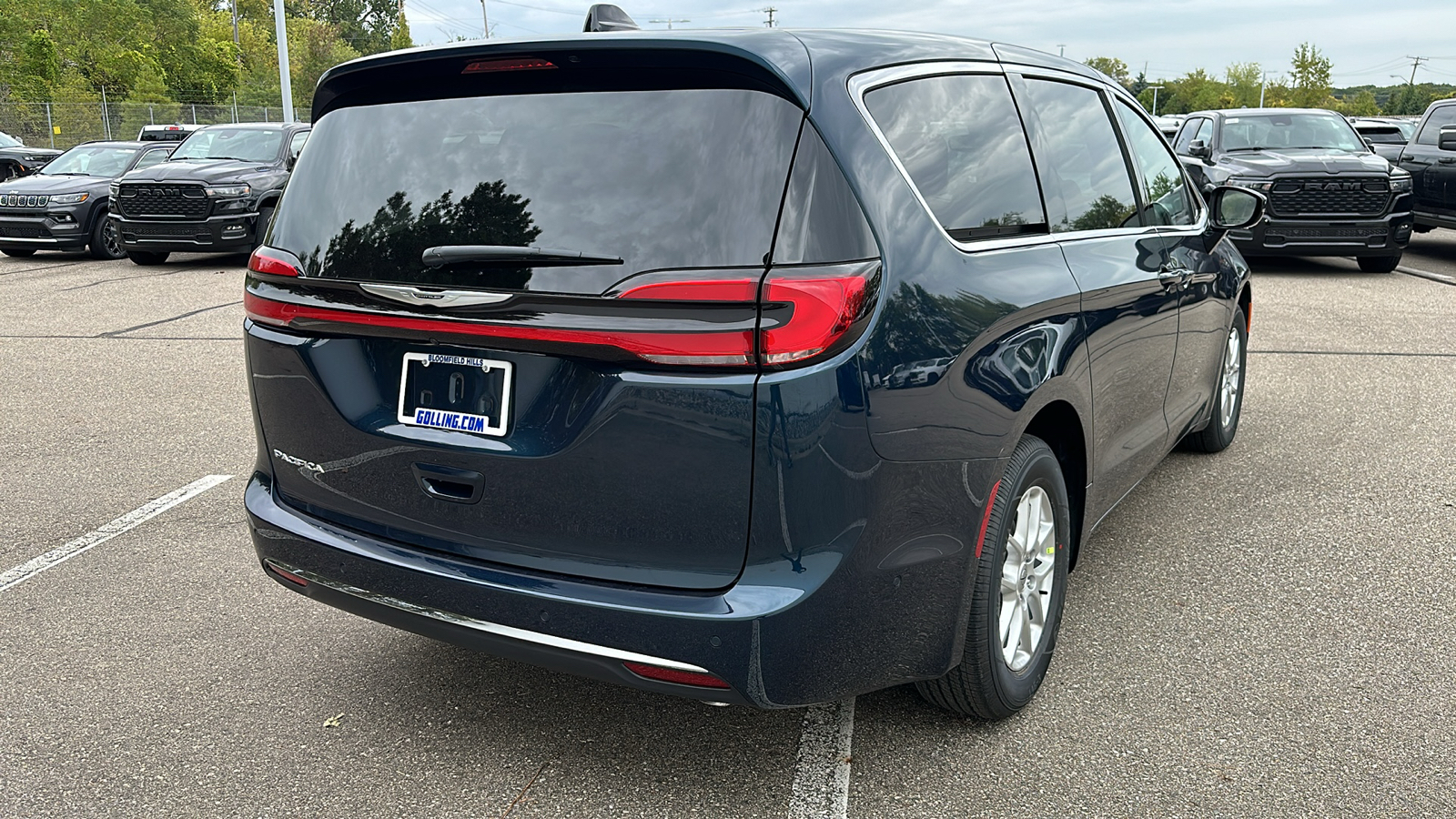 2025 Chrysler Pacifica  5