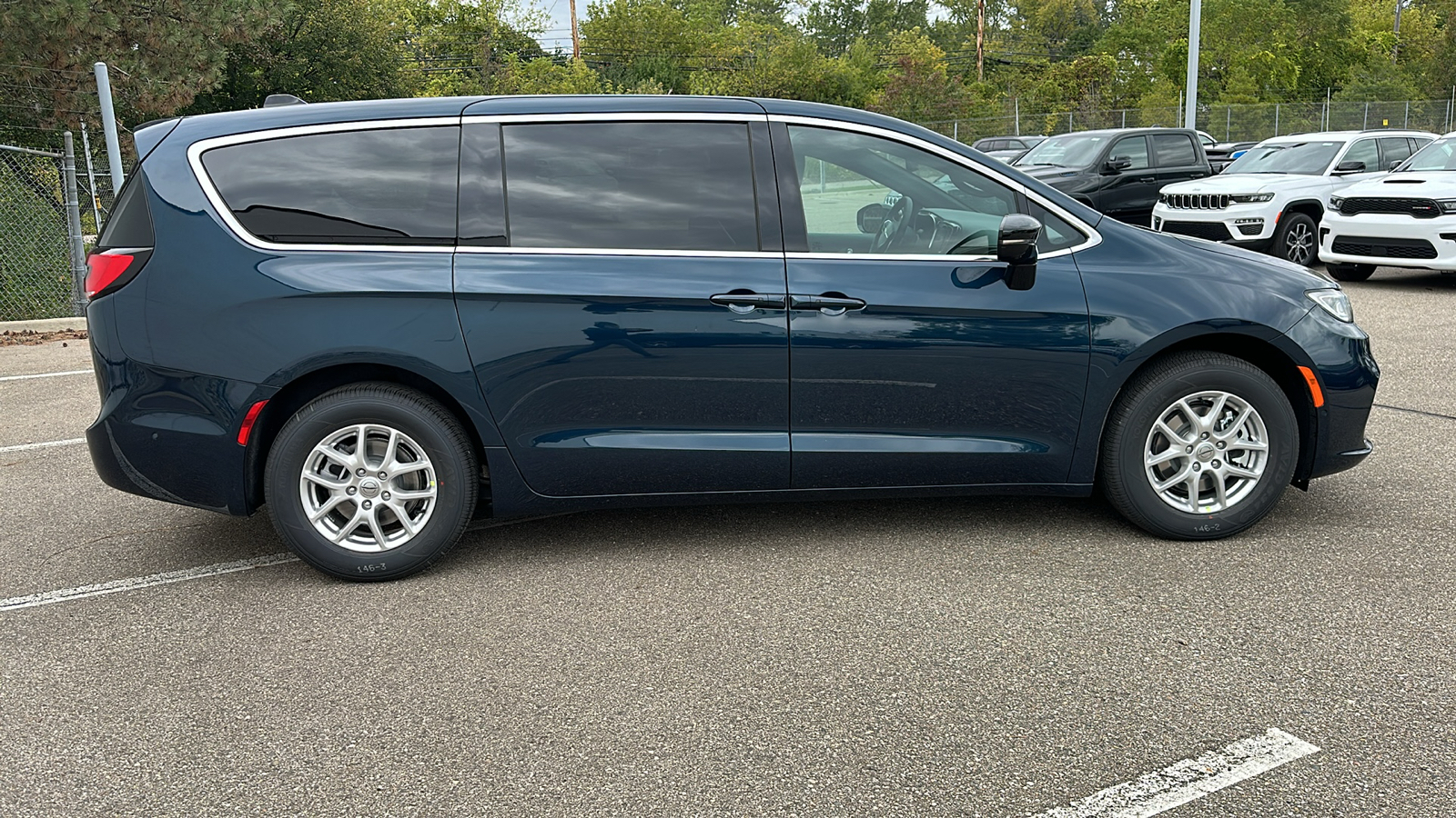 2025 Chrysler Pacifica  6