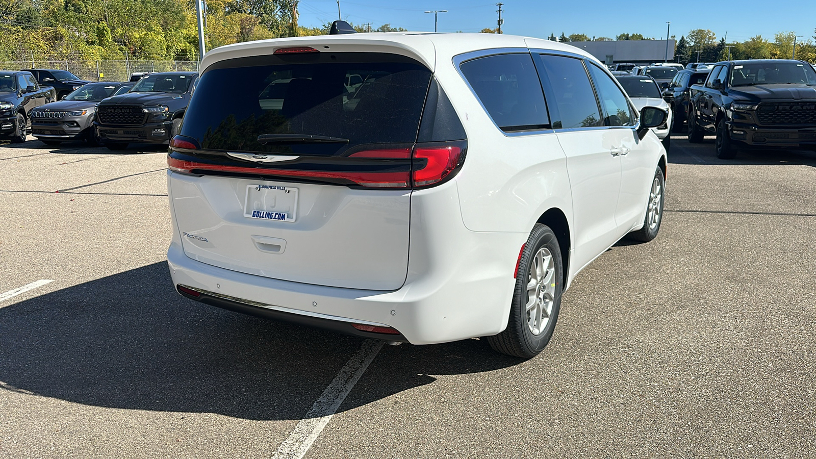 2025 Chrysler Pacifica  5