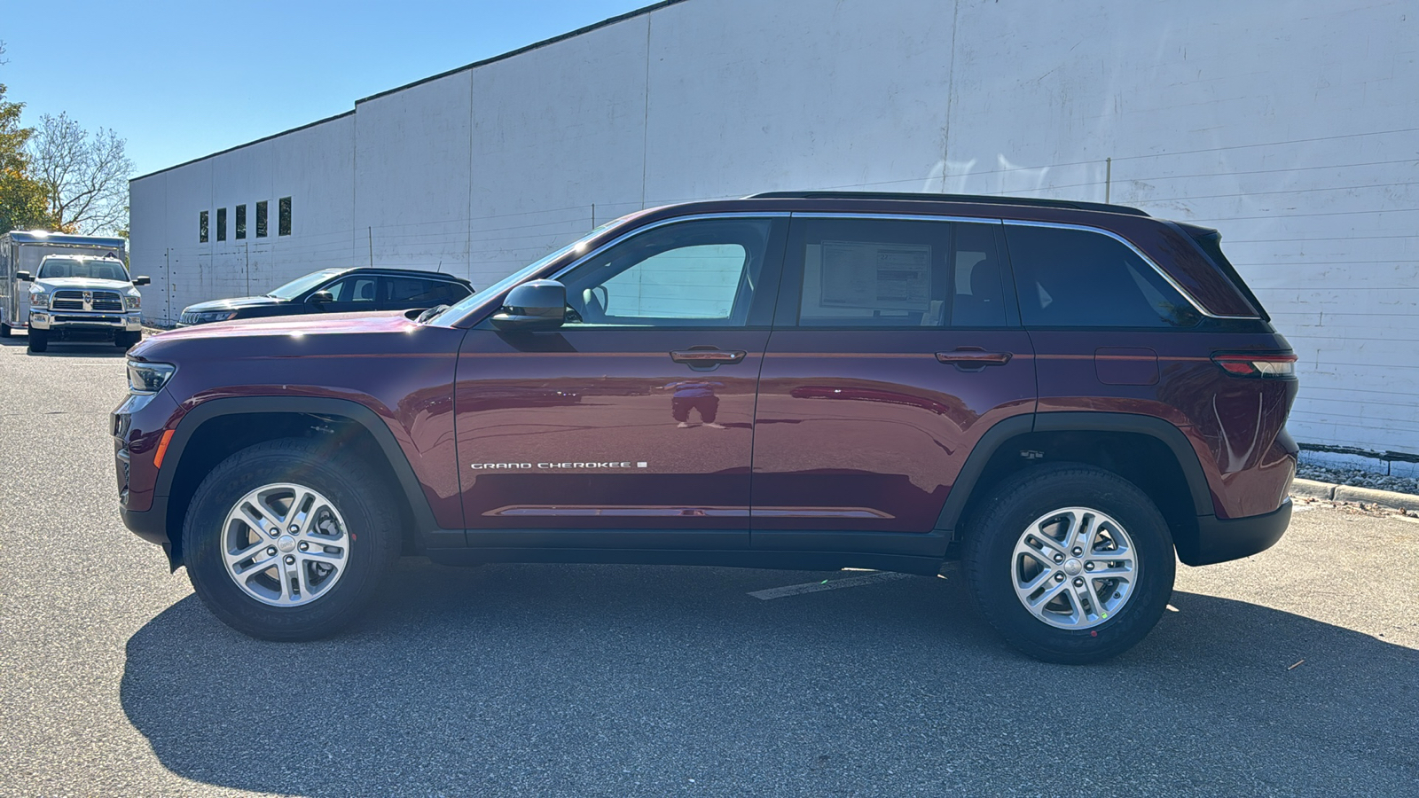 2025 Jeep Grand Cherokee Laredo 2