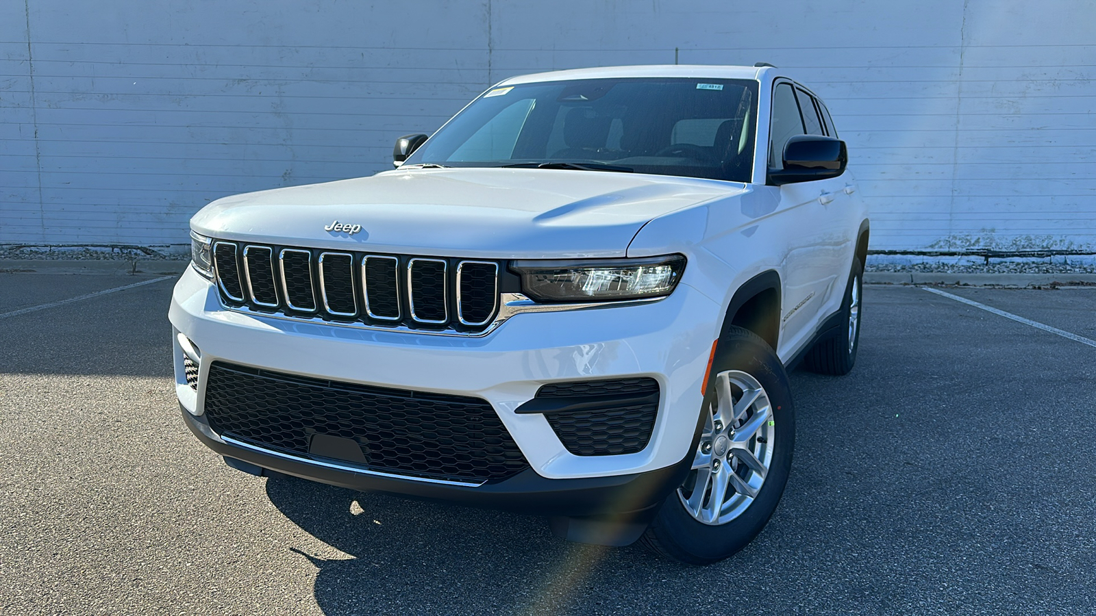 2025 Jeep Grand Cherokee Laredo 1