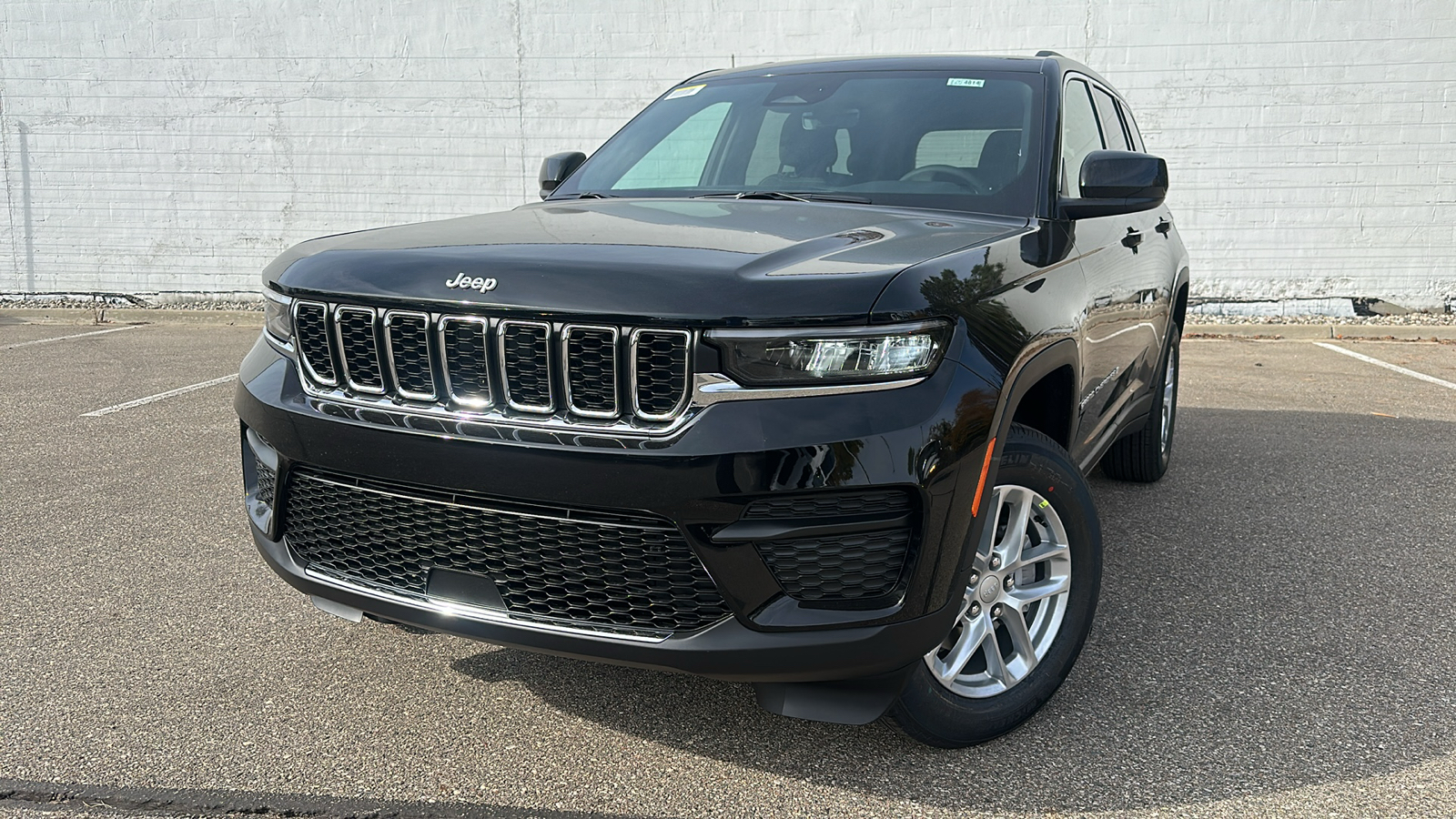 2025 Jeep Grand Cherokee Laredo 1