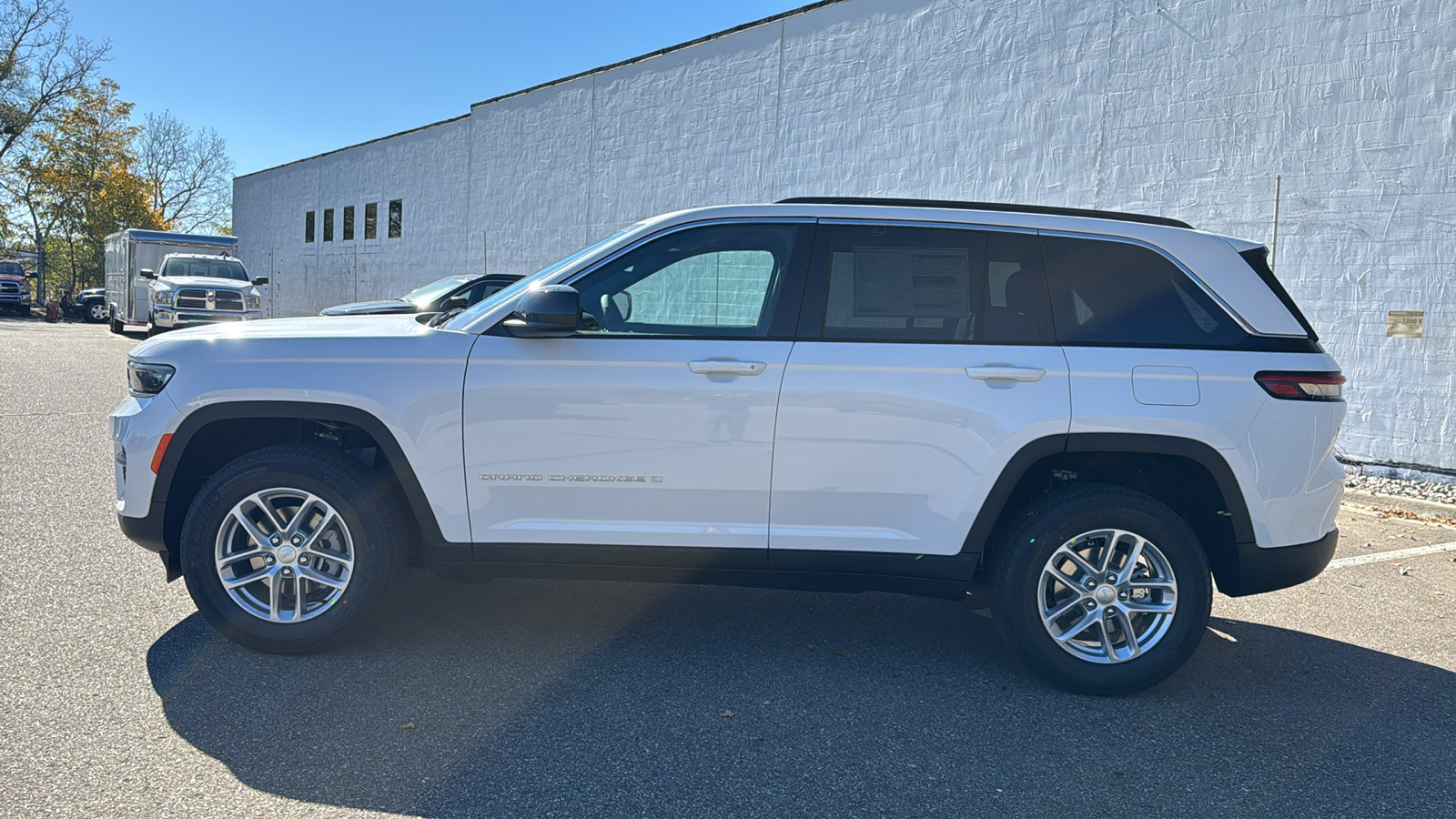 2025 Jeep Grand Cherokee Laredo 2