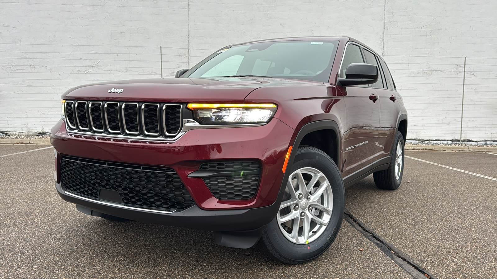 2025 Jeep Grand Cherokee Laredo 1