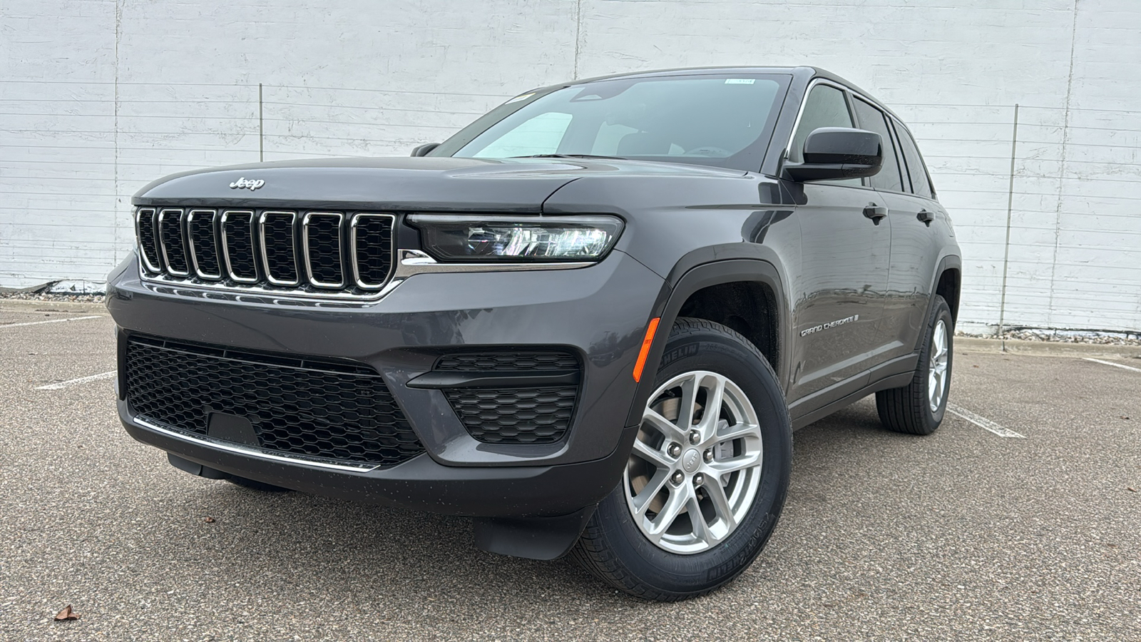 2025 Jeep Grand Cherokee Laredo 1