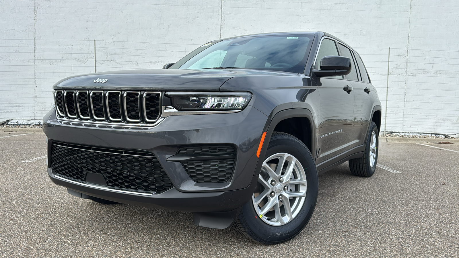 2025 Jeep Grand Cherokee Laredo 1