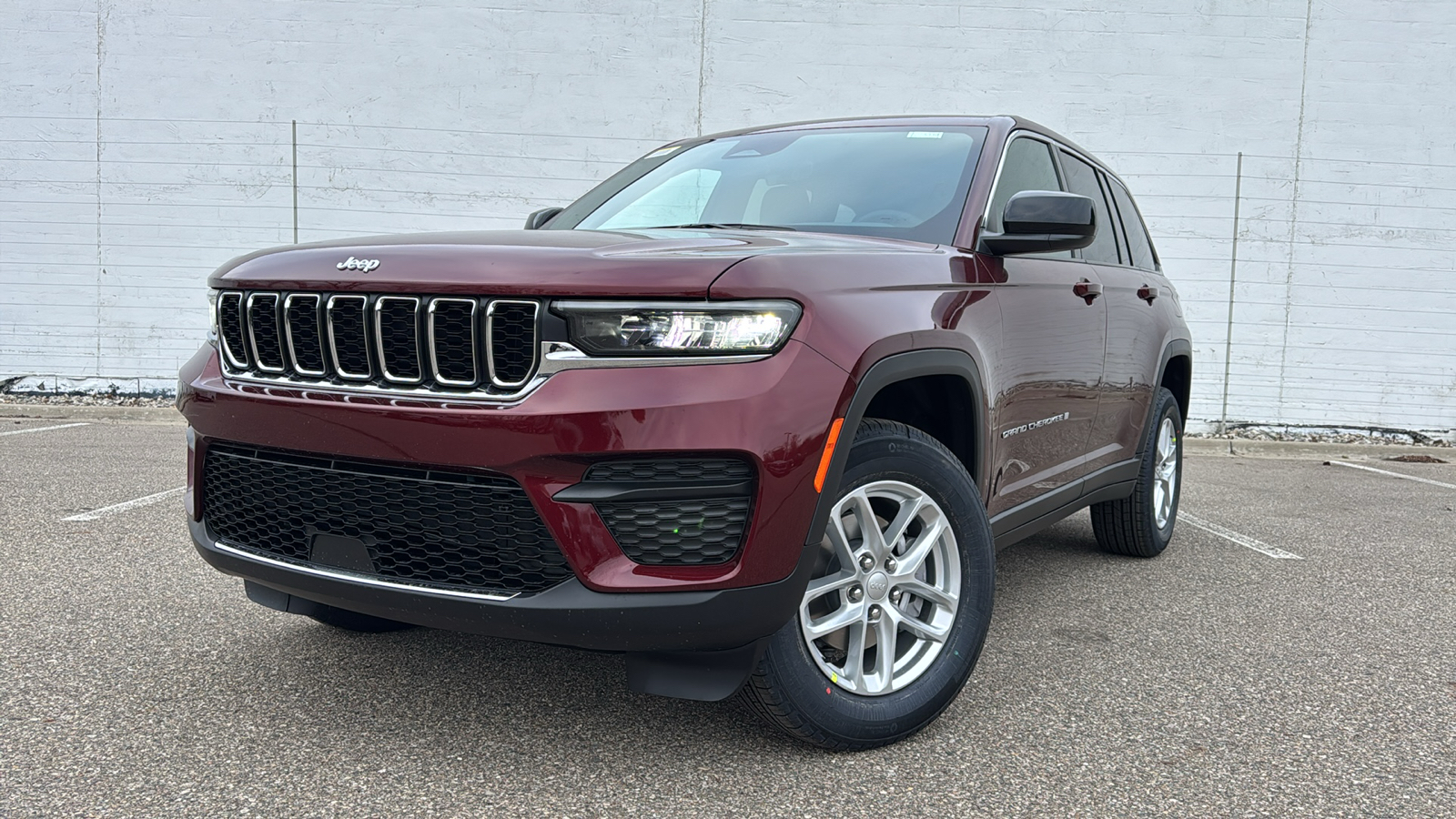 2025 Jeep Grand Cherokee Laredo 1