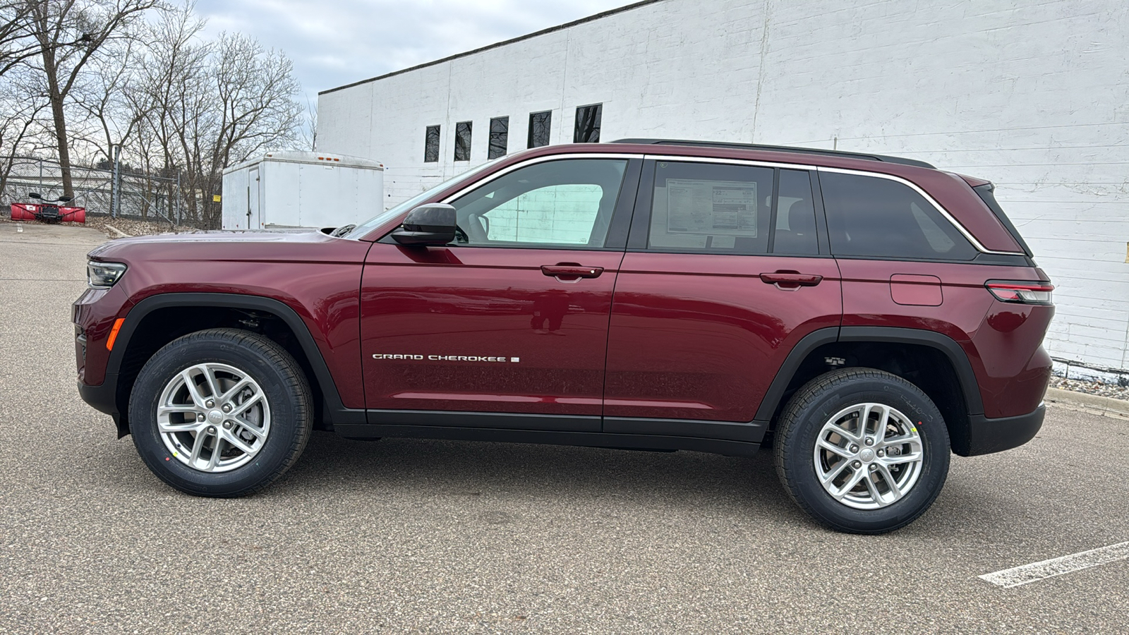 2025 Jeep Grand Cherokee Laredo 2