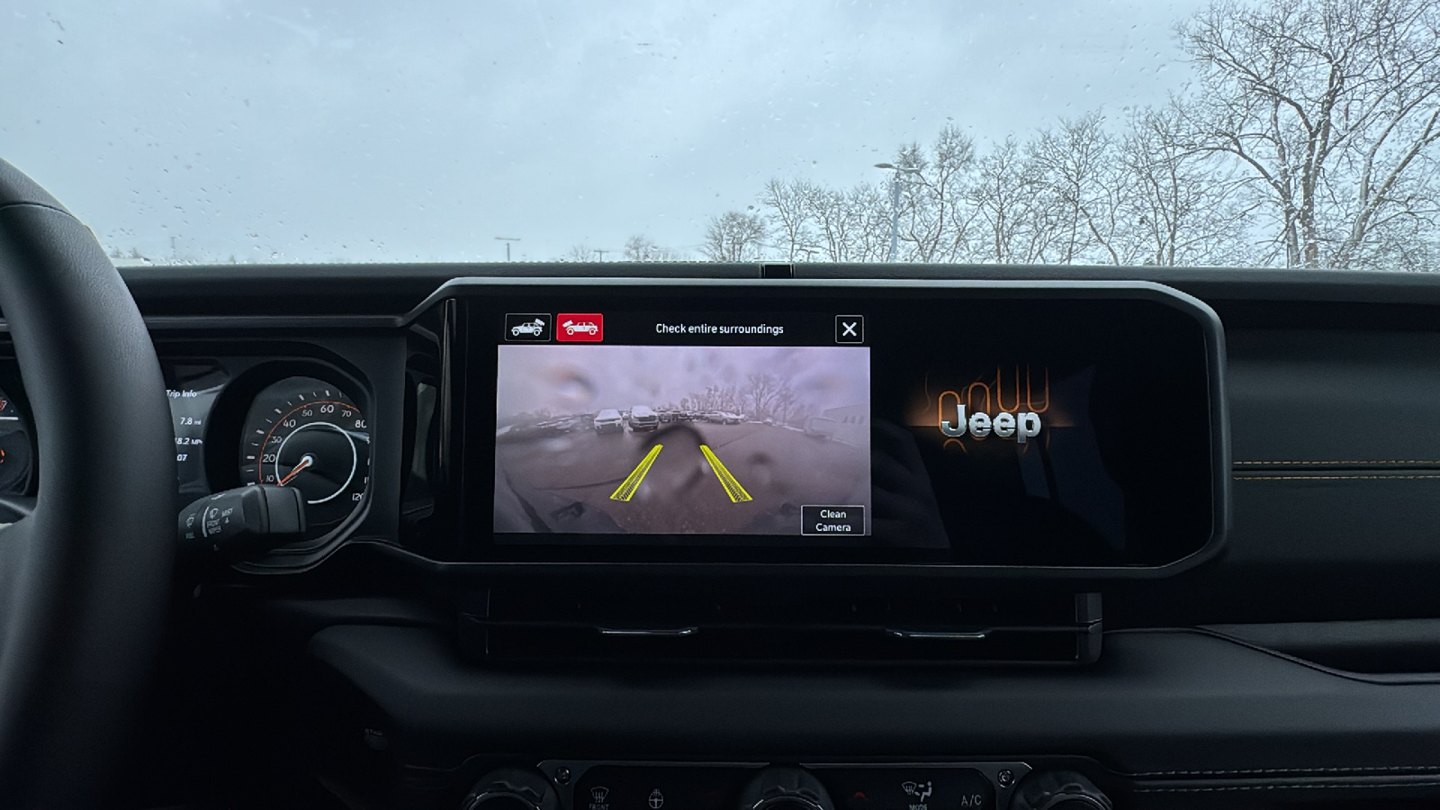 2025 Jeep Wrangler Sahara 26