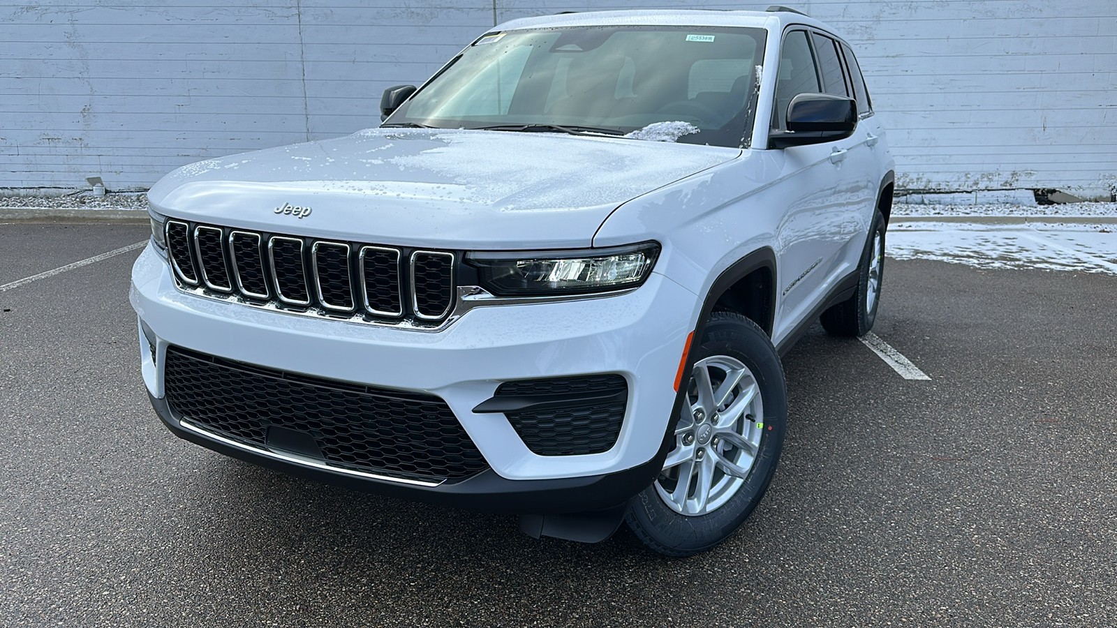 2025 Jeep Grand Cherokee Laredo 1