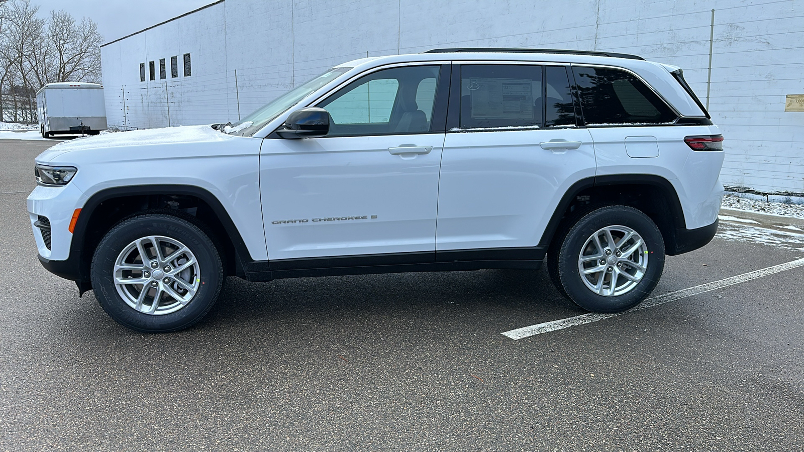 2025 Jeep Grand Cherokee Laredo 2