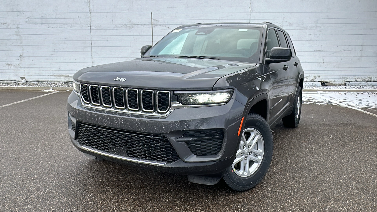 2025 Jeep Grand Cherokee Laredo 1