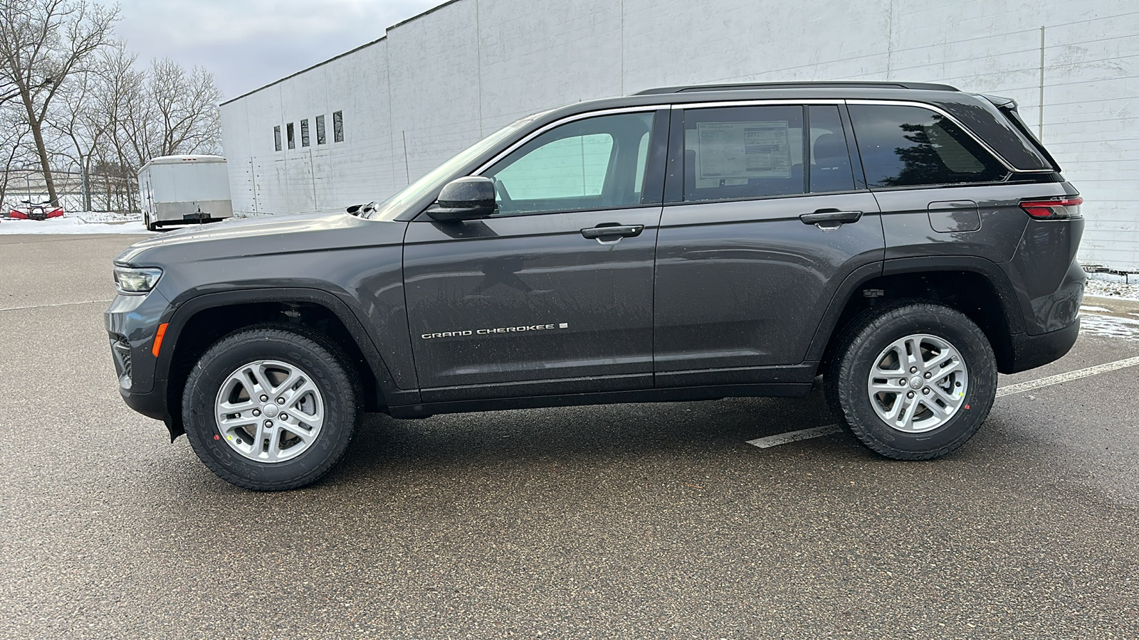 2025 Jeep Grand Cherokee Laredo 2