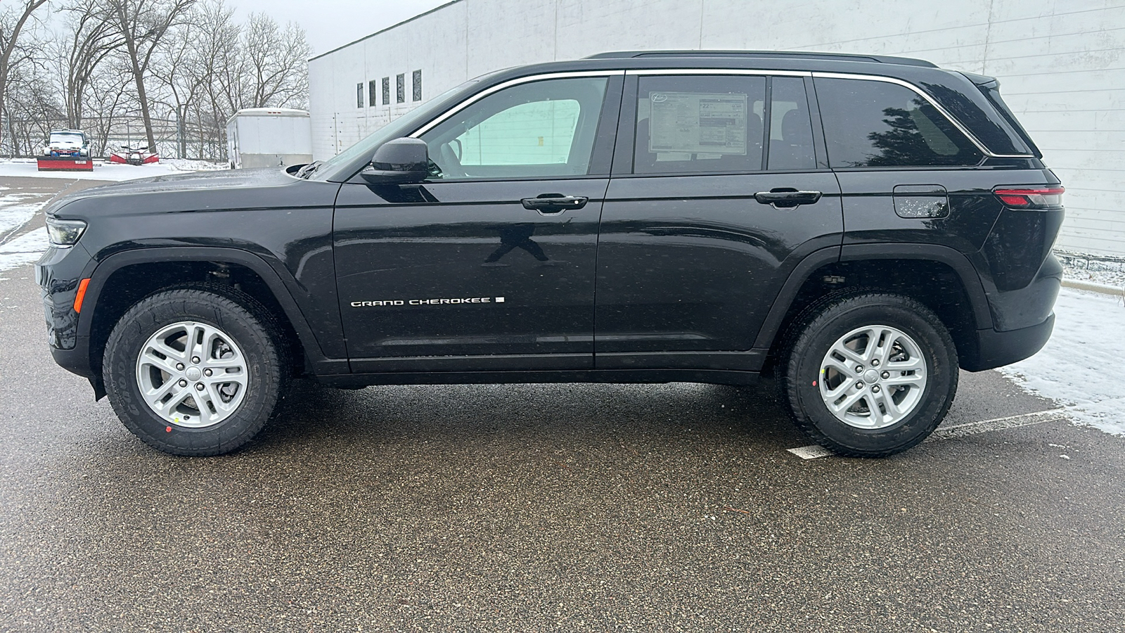 2025 Jeep Grand Cherokee Laredo 2