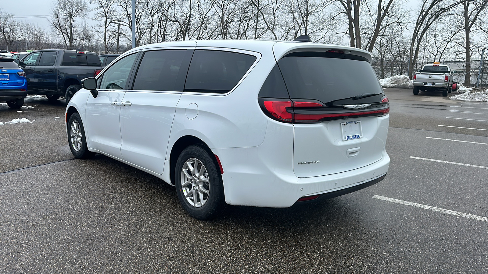 2024 Chrysler Pacifica Touring L 3