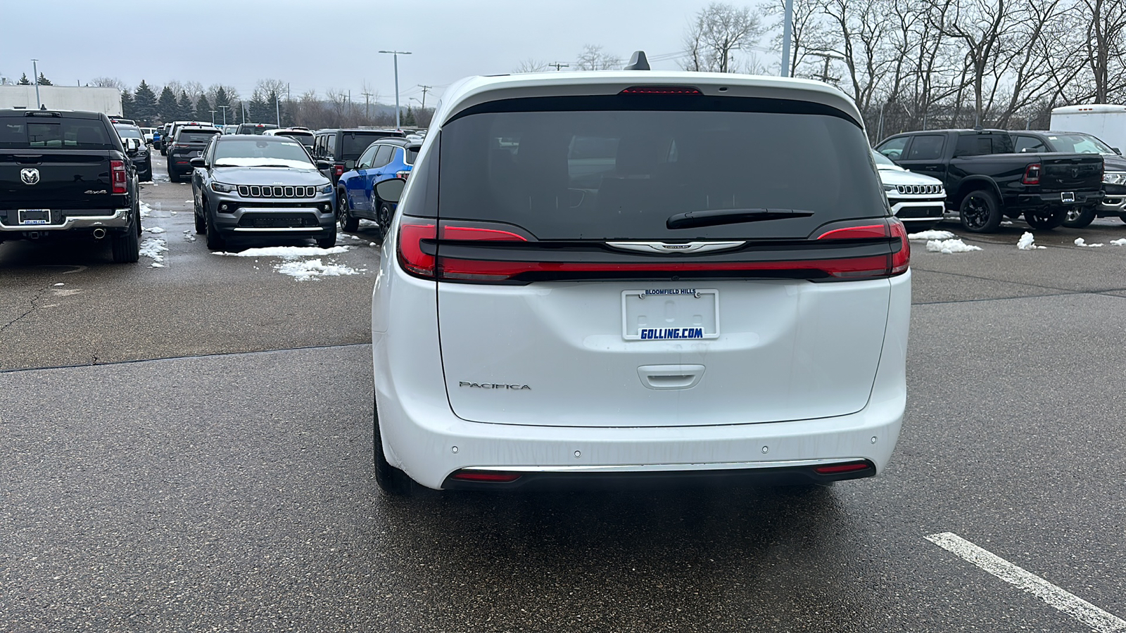 2024 Chrysler Pacifica Touring L 4