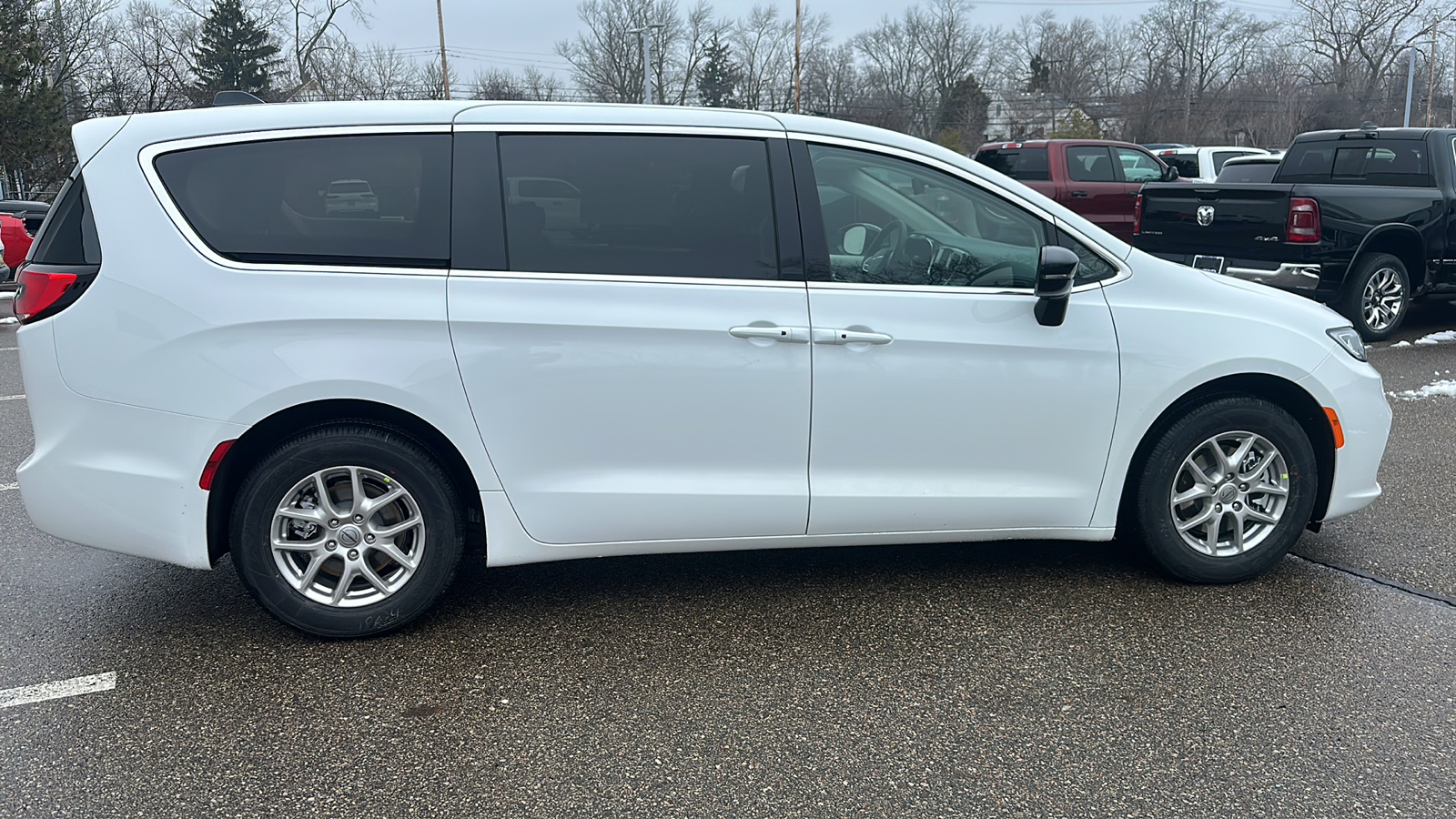 2024 Chrysler Pacifica Touring L 6