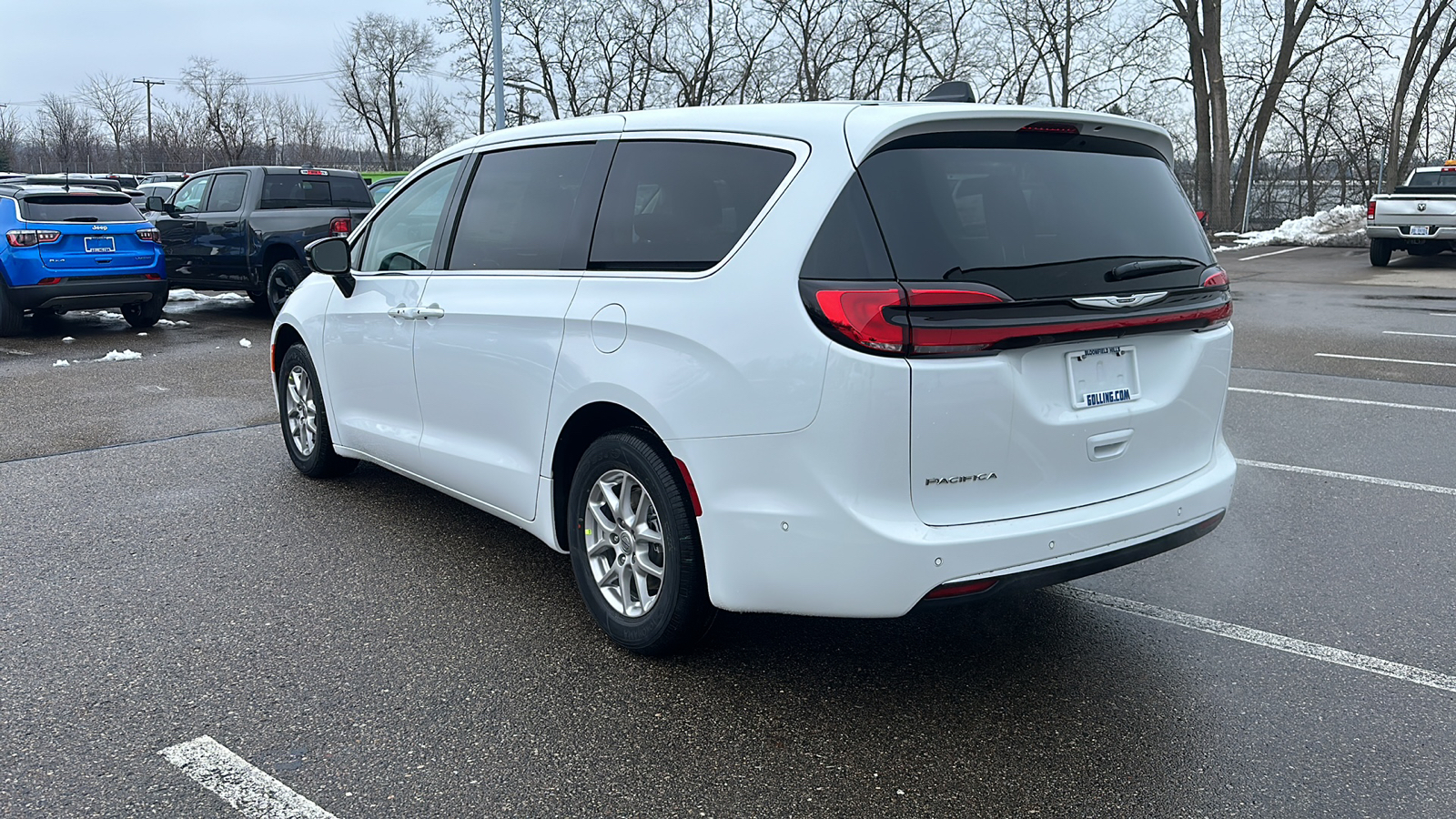 2024 Chrysler Pacifica Touring L 3